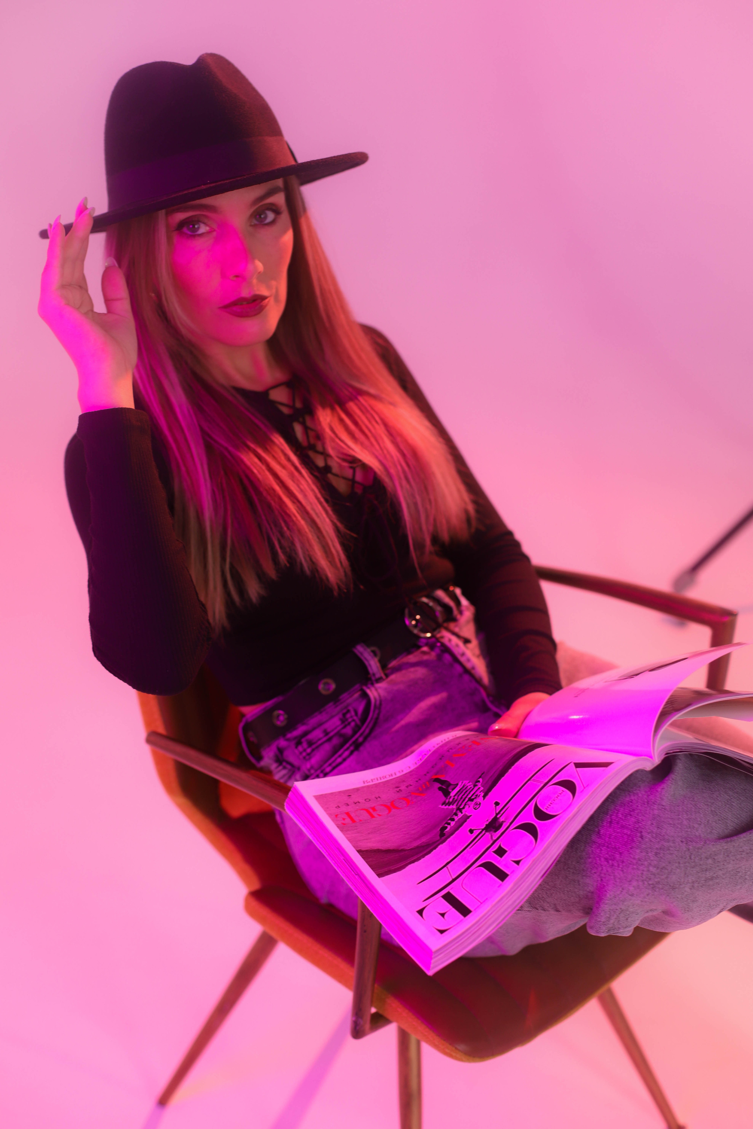 На циклораме для контента. Фотограф в Сургуте Брызгунова Анастасия