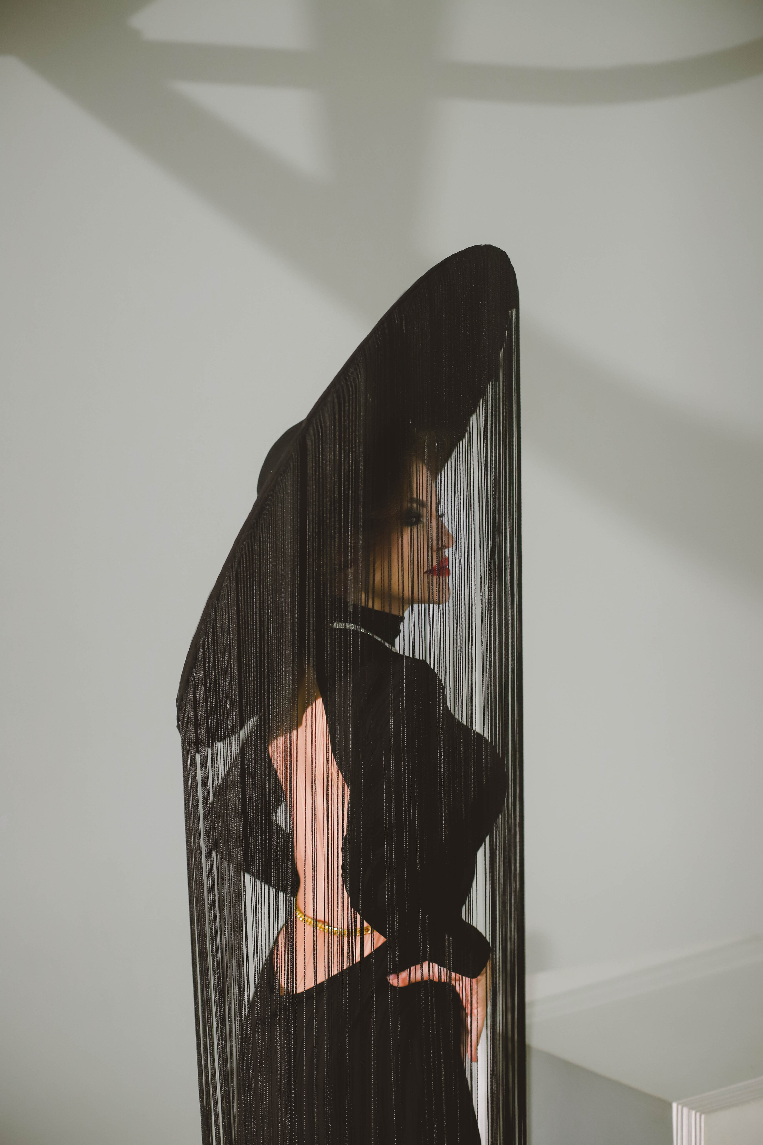 Огромная шляпа с бахромой. Фотограф в Сургуте Брызгунова Анастасия