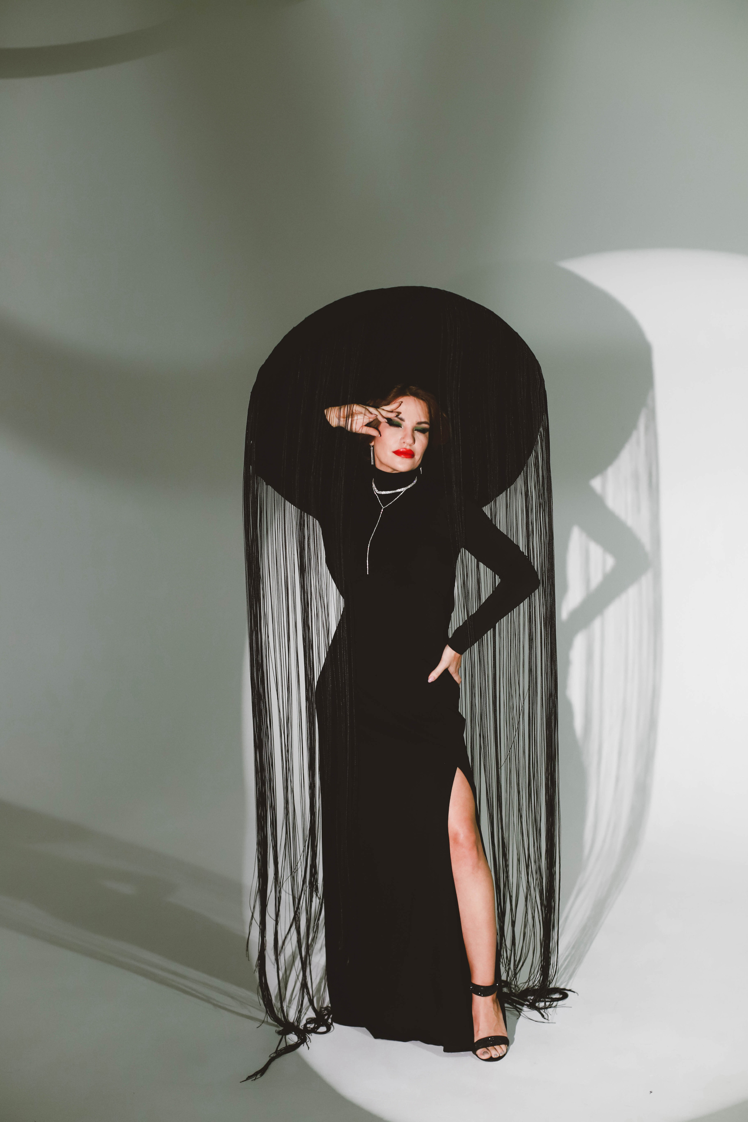 Огромная шляпа с бахромой. Фотограф в Сургуте Брызгунова Анастасия