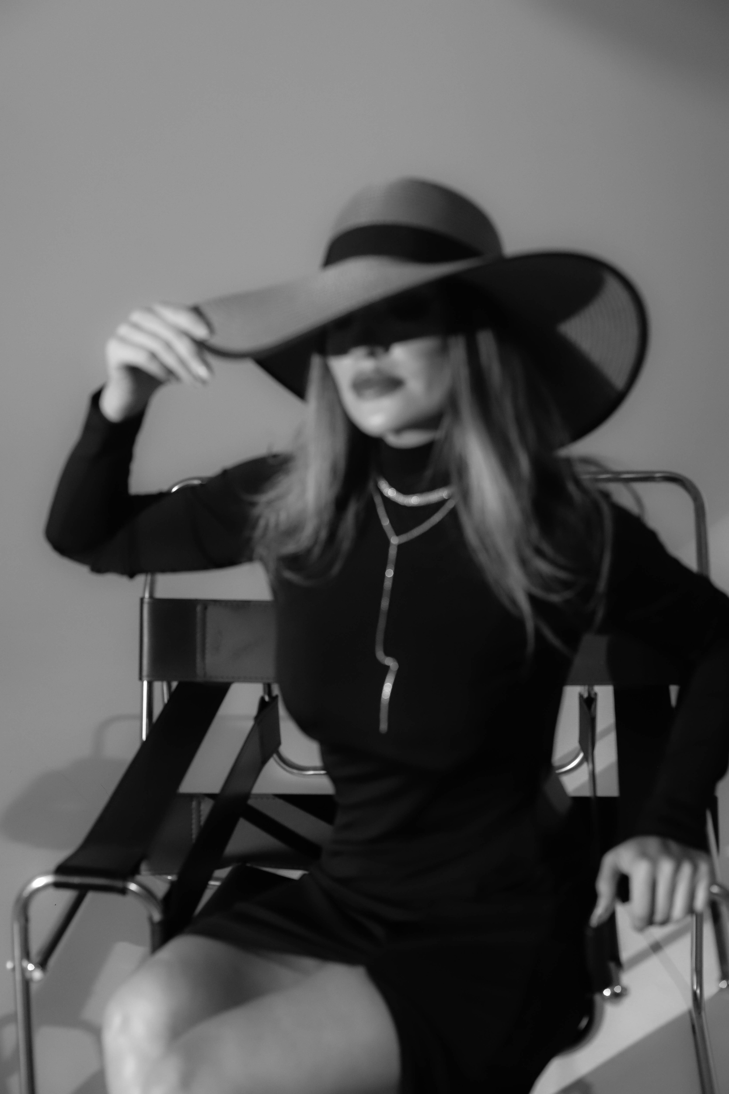 Огромная шляпа с бахромой. Фотограф в Сургуте Брызгунова Анастасия