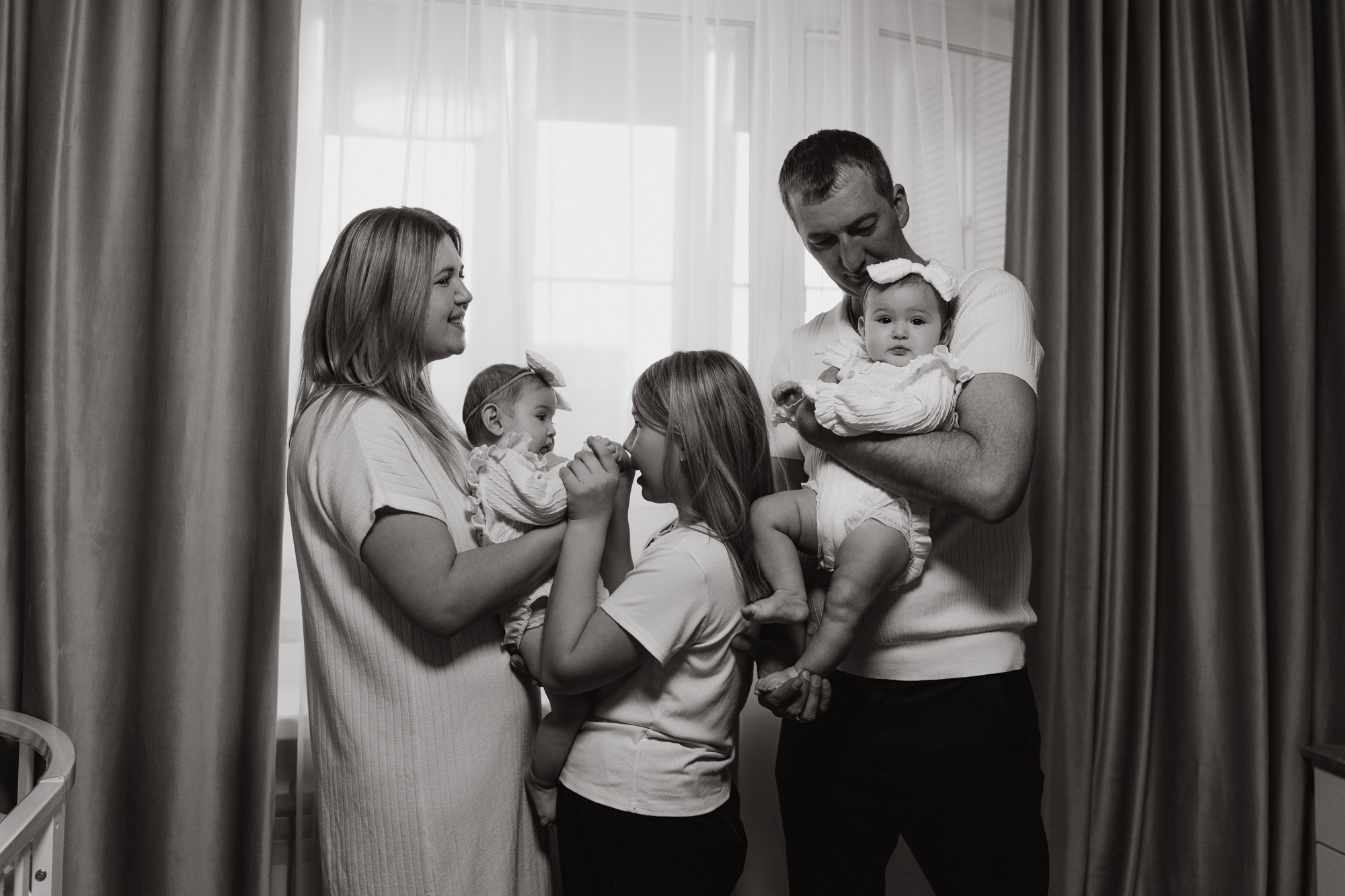 Семейная фотосессия с двойняшками в квартире. Свадебный и репортажный фотограф в Ярославле Евгений Сальников