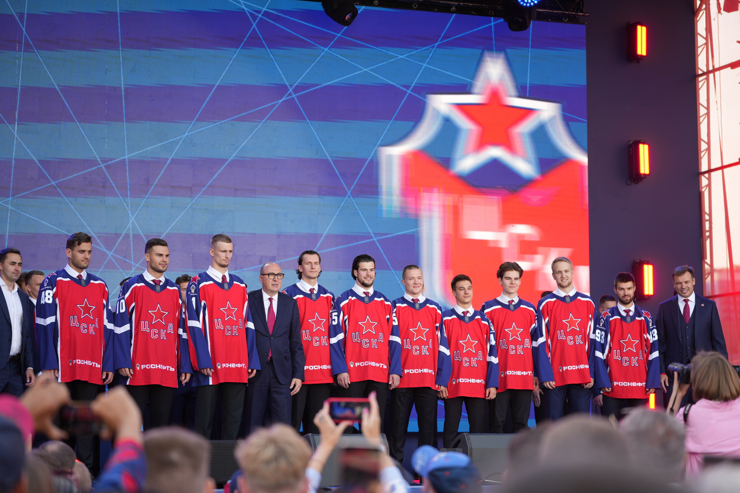 ЦСКА Фест 2024, фотографии хоккейного фестиваля от репортажного фотографа из Алматы Дениса Карпенко,. Сайт Алматинского НЮ АРТ, будуар и фэшн фотографа Дениса Карпенко