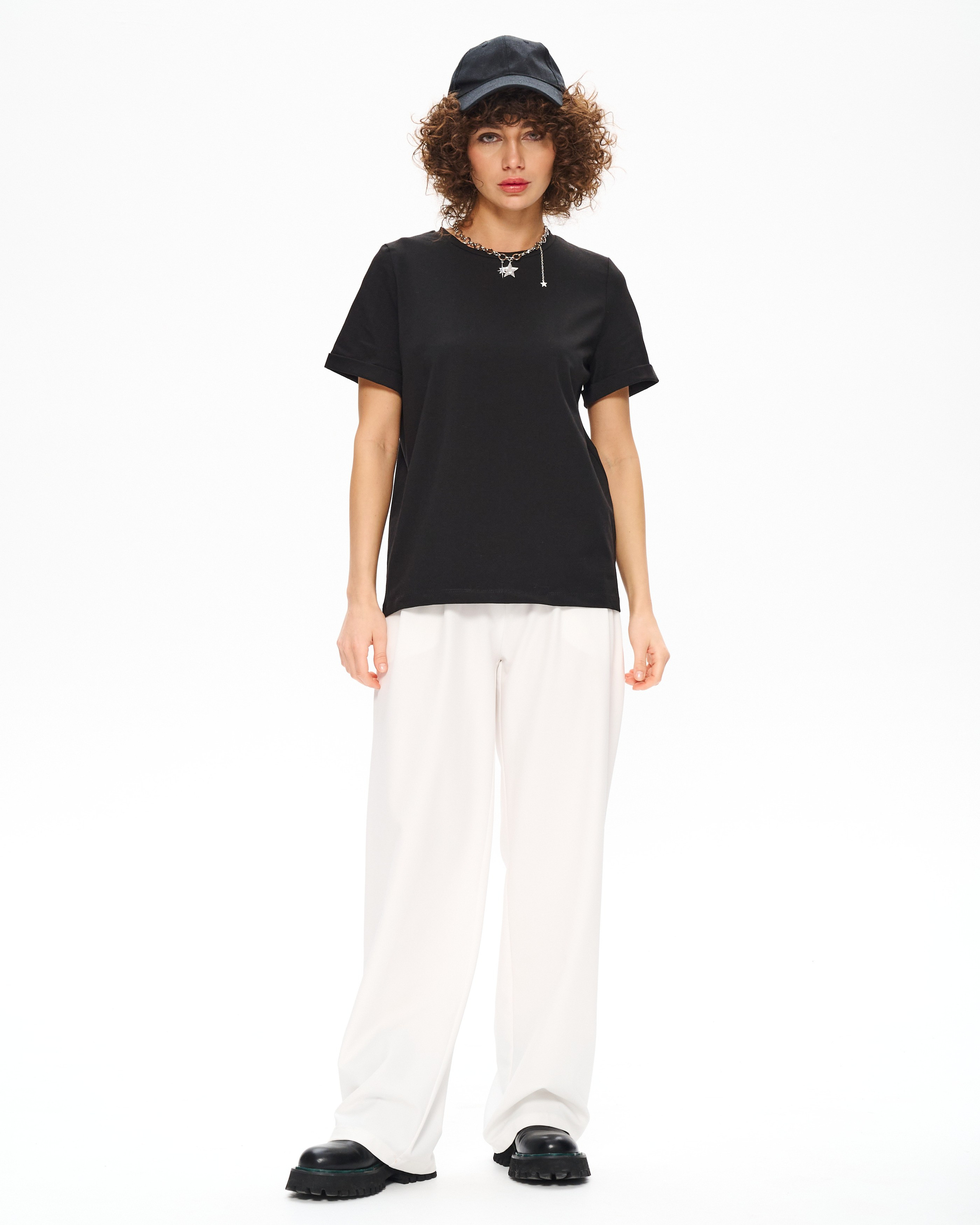 Каталоги на белом фоне. Лучший фотограф для брендов в Москве, съемки для маркетплейсов