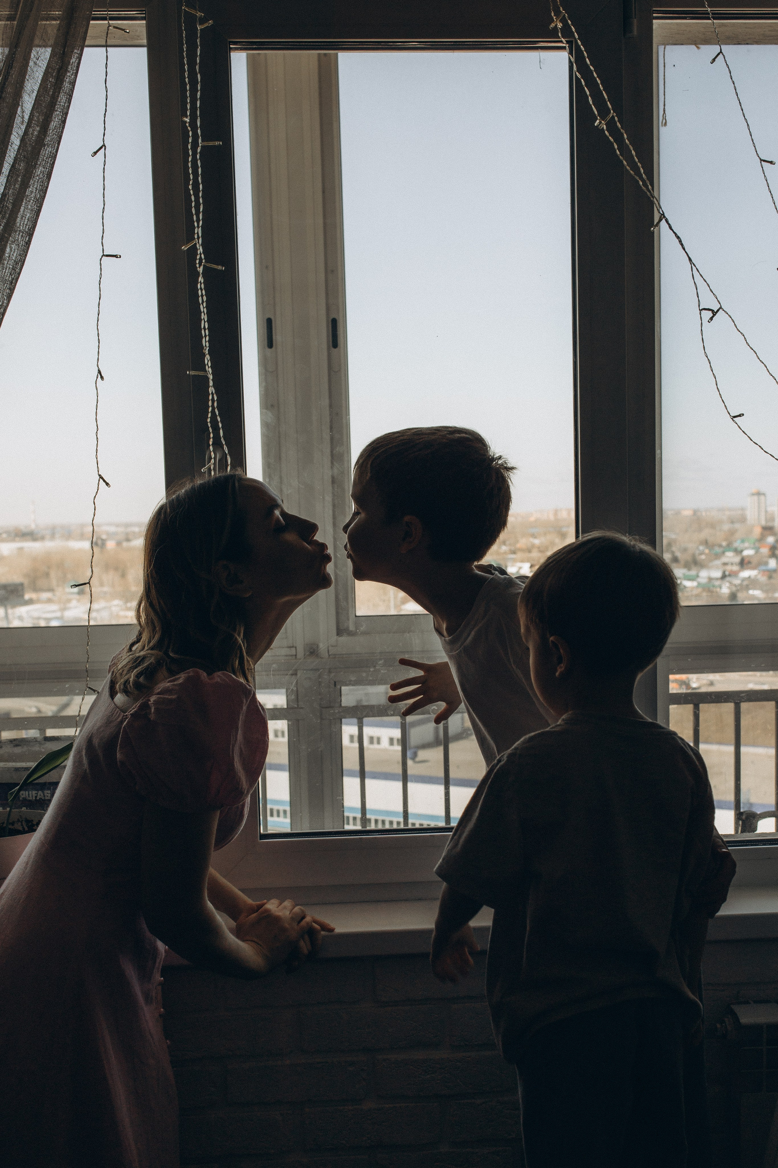 Аня с сыновьями. Семейный фотограф lifestyle в Новосибирске Елена Шпилевая