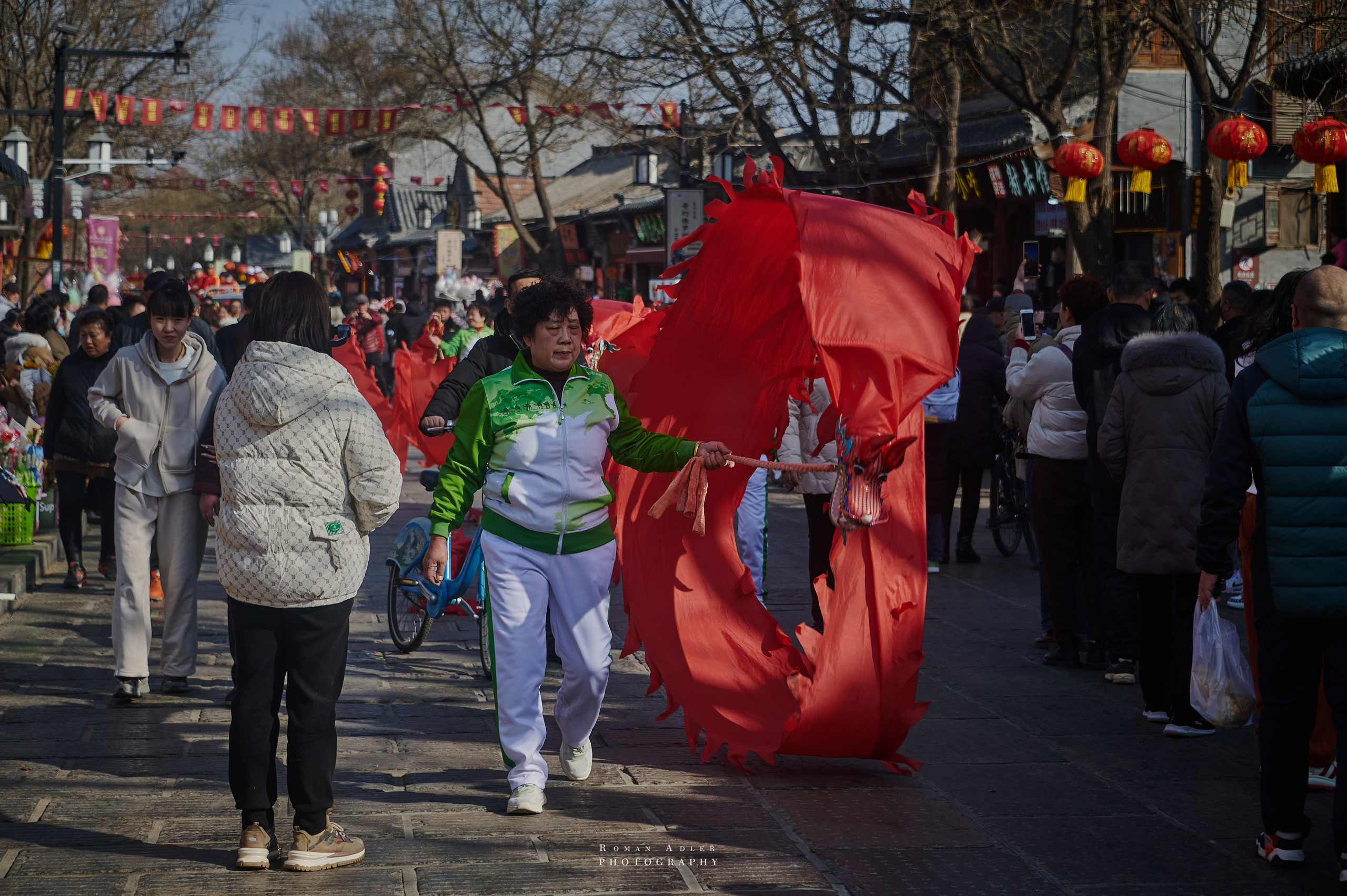 Новогодний парад в Цинчжоу. Китай. Фотограф Роман Адлер