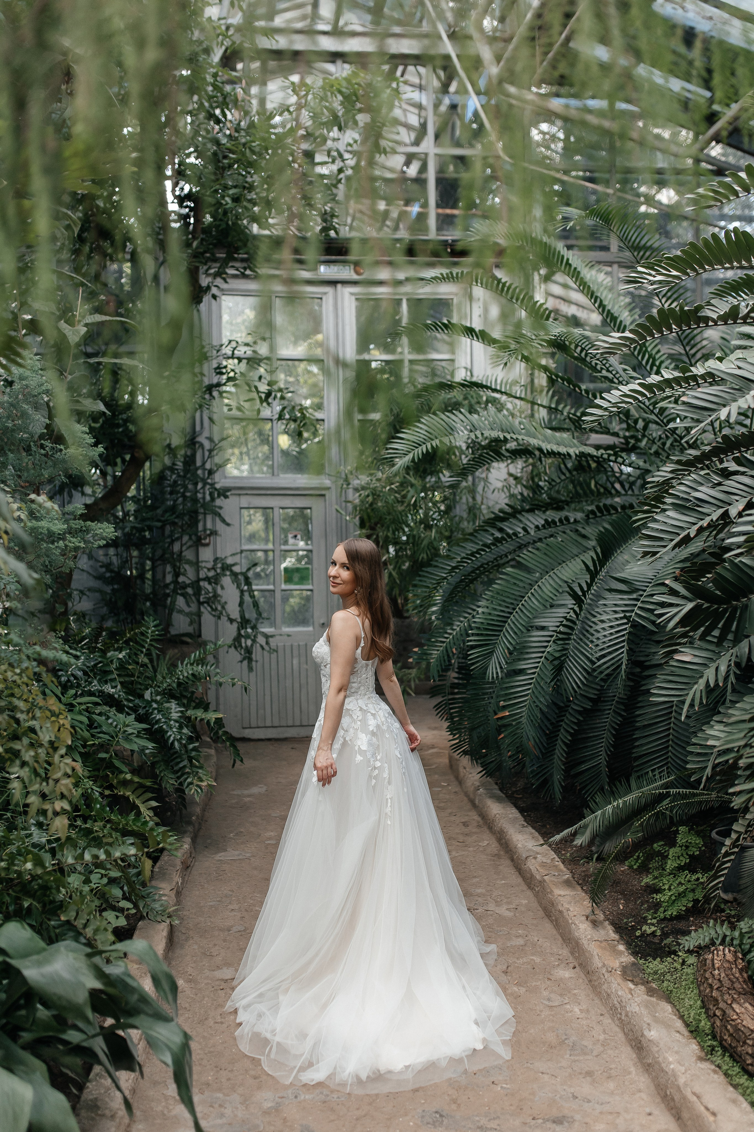 Свадебная фотосессия в Старой фондовой оранжерее Ботанического сада