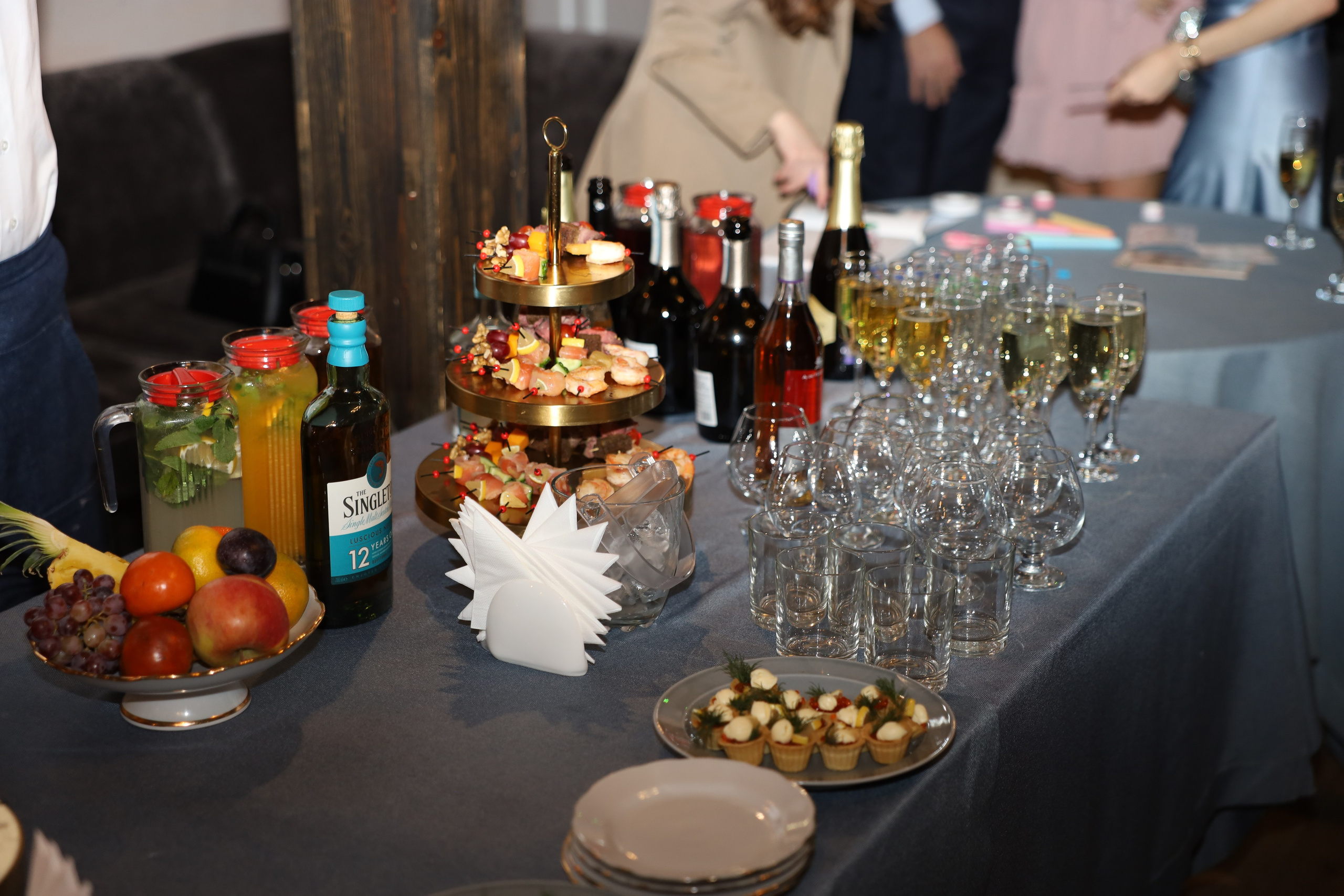 𝒜𝓇𝓉𝑒𝓂 & 𝐿𝓎𝓊𝓈𝓎𝒶 (𝓇𝑒𝓈𝓉𝒶𝓊𝓇𝒶𝓃𝓉). 𝑀𝑜𝓈𝒸𝑜𝓌. Свадебный фотограф в Санкт-Петербурге