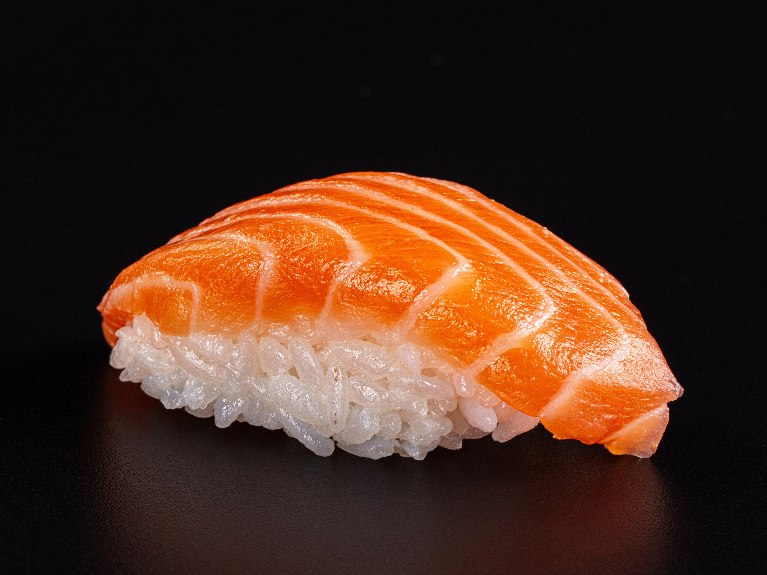 Фотосъемка суши и роллов. Заказ по тел.: +7 (906) 006-90-22. Фуд-фотограф Андрей Старостин — съемка еды в Москве. 9000 руб. в час