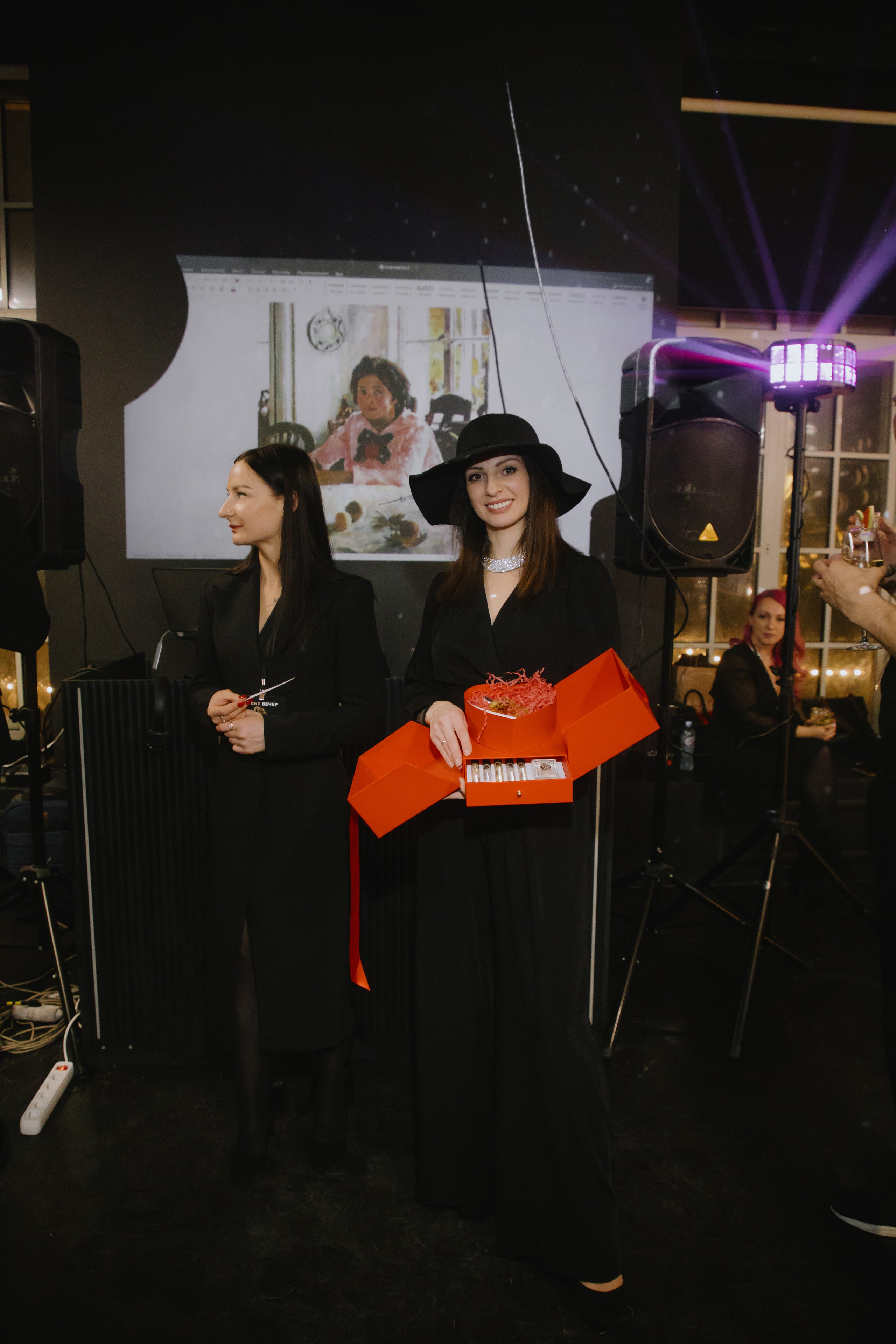 See `You Perfume. Фотограф в Москве и Санкт-Петербурге Дарина