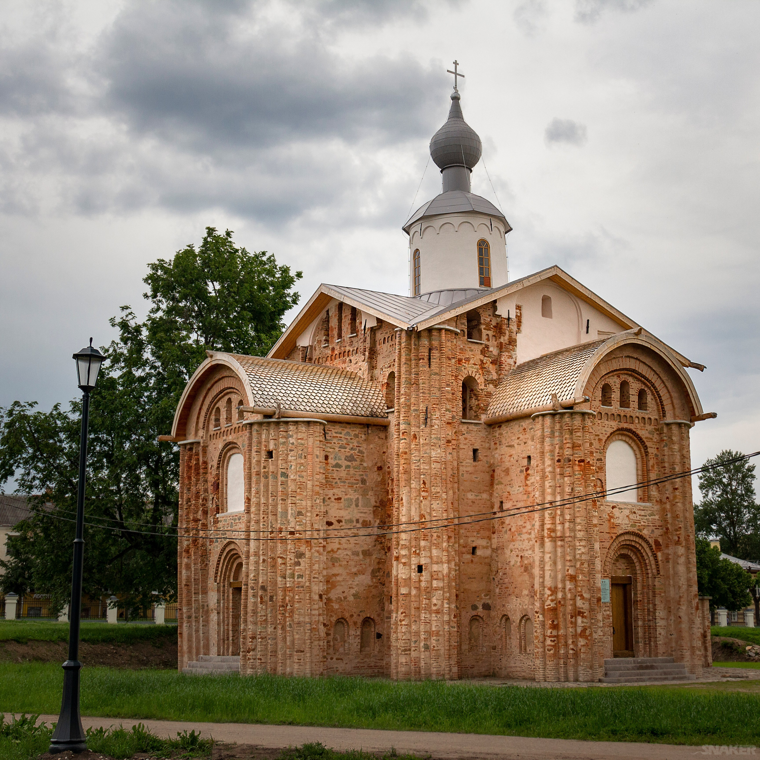 Великий Новгород. Церковь Параскевы Пятницы на Торгу.Великомученица Параскева Пятница считалась покровительницей новгородского купечества.