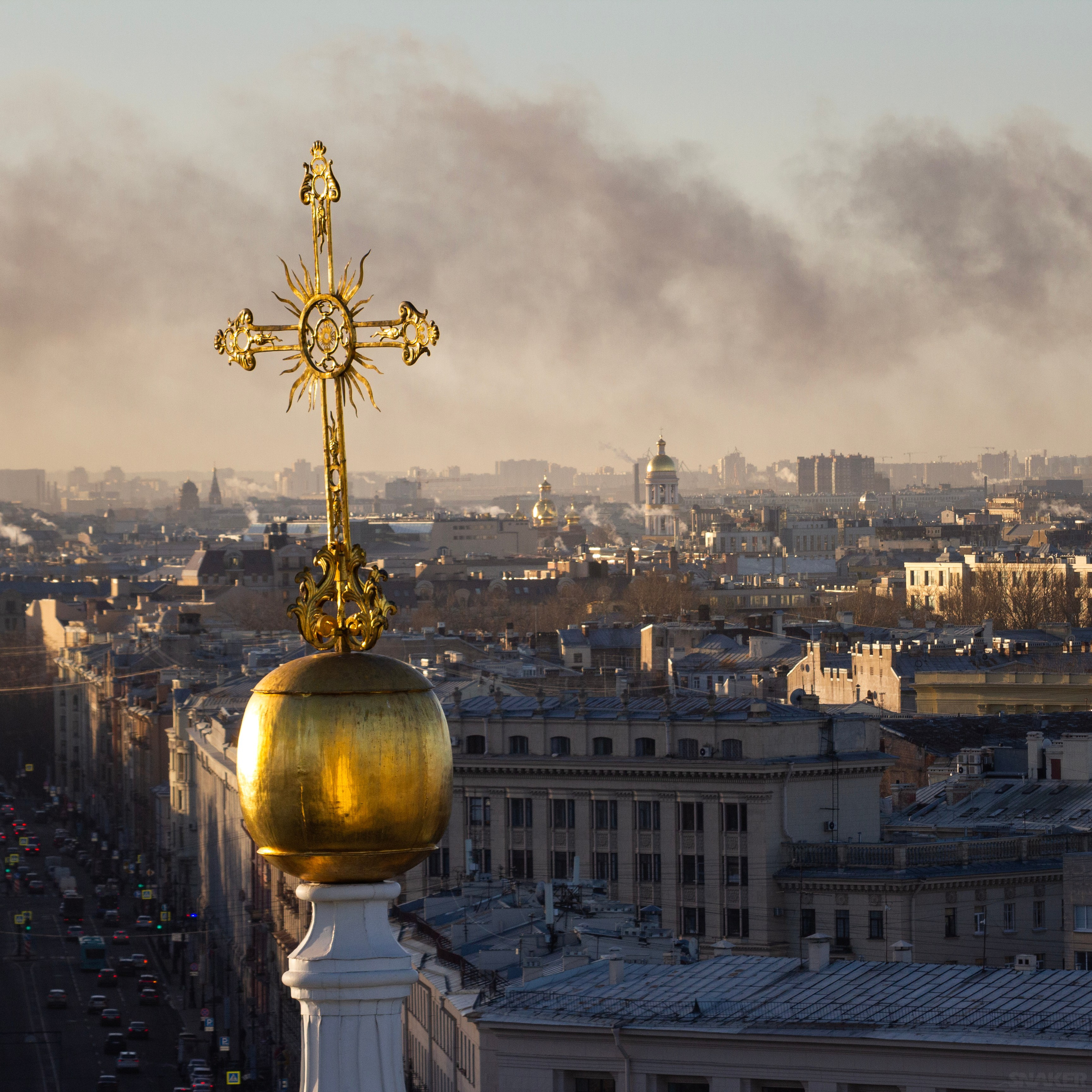 Покосившийся крест
