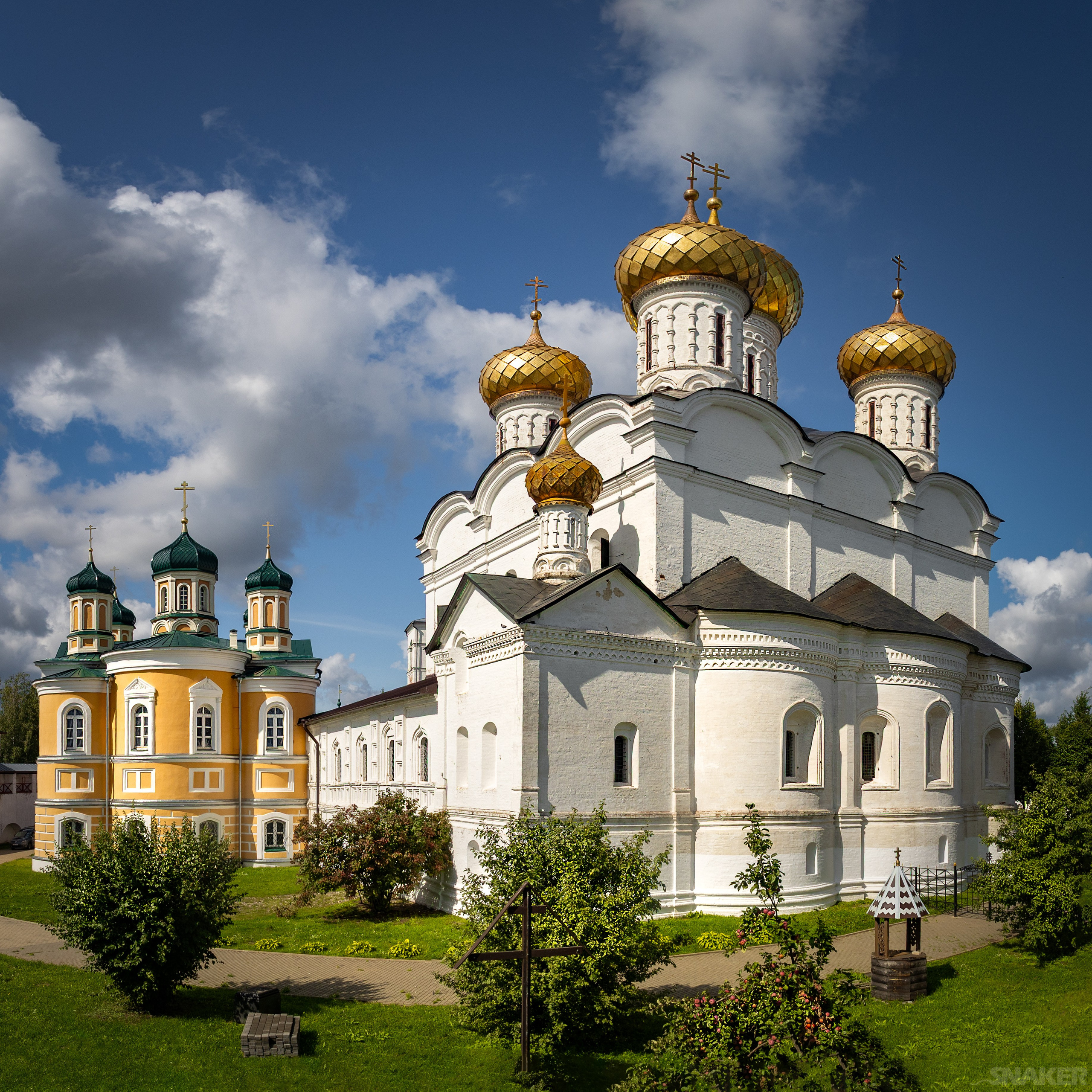 Собор Рождества Богородицы и Троицкий собор Ипатьевского монастыря.