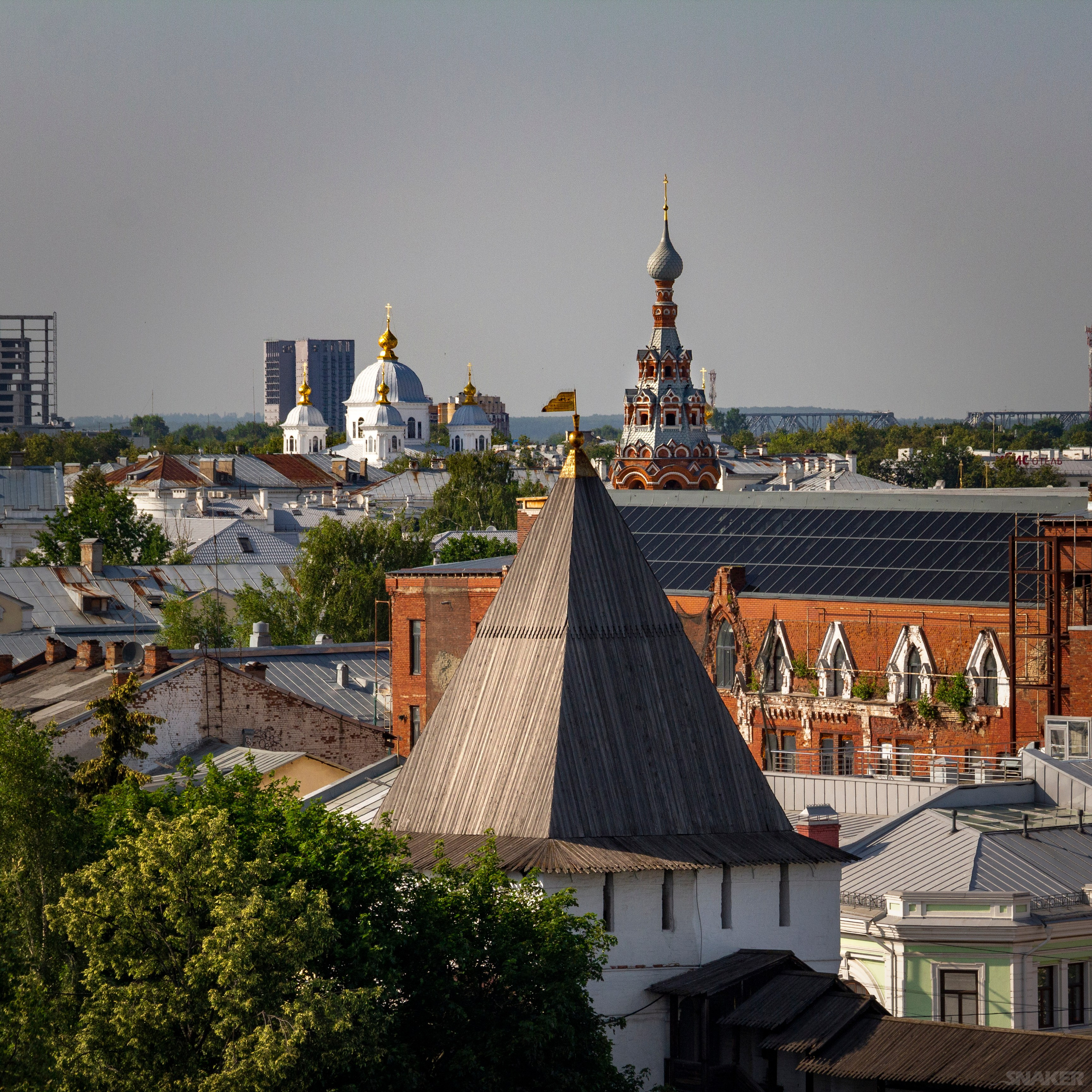Вид на Ярославль со звонницы Спасо-Преображенского монастыря