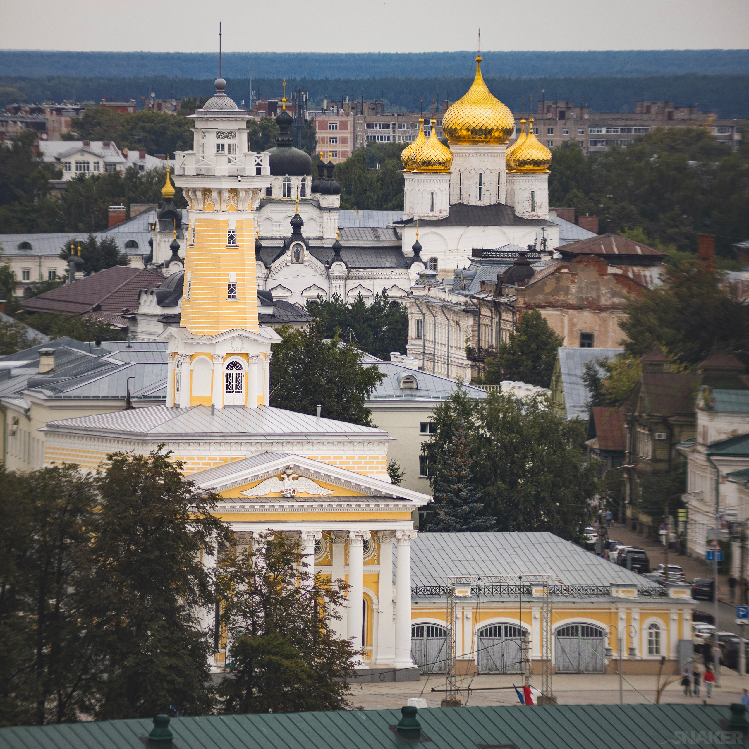 Кострома. Пожарная каланча и Богоявленский собор.