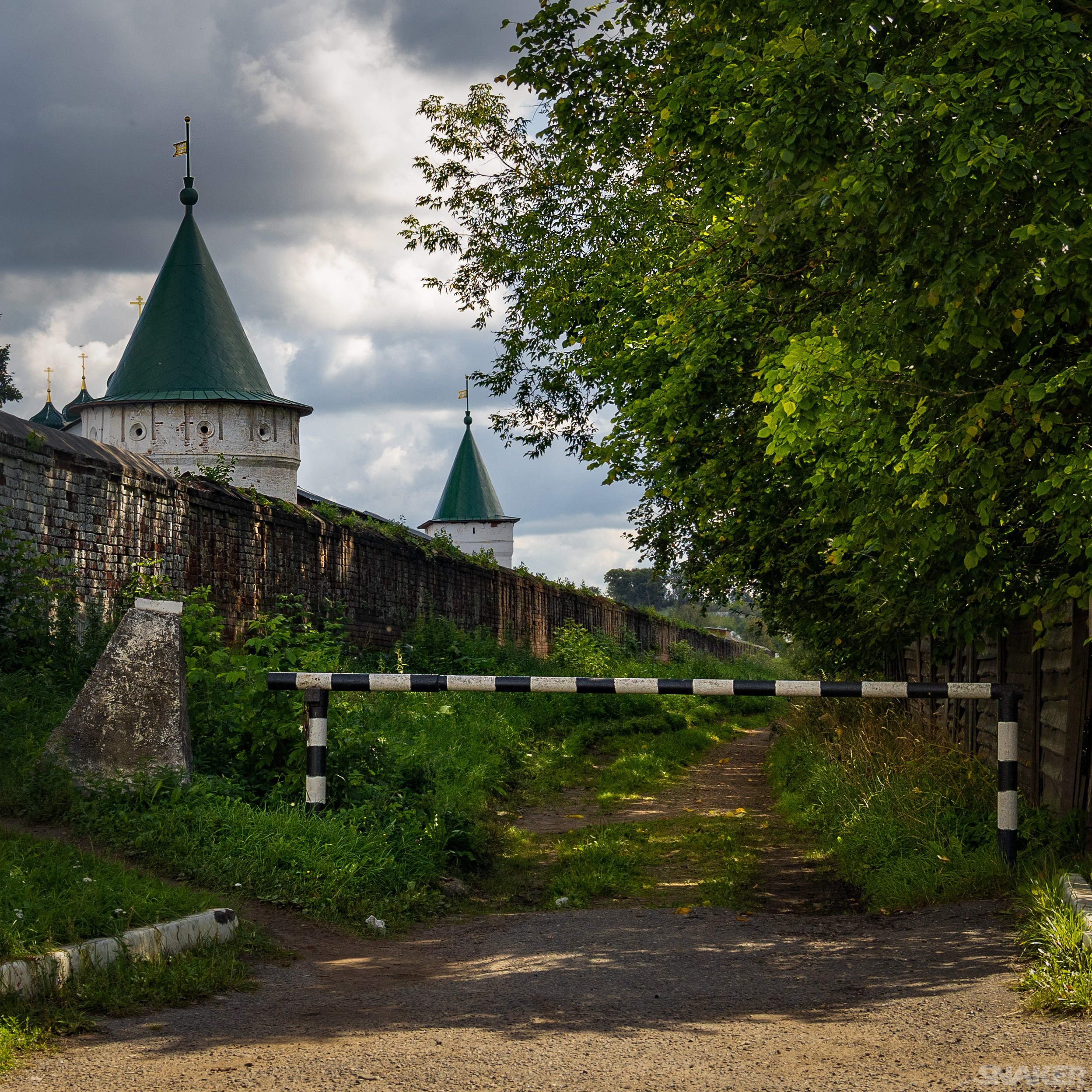 Кострома. Ограда Ипатьевского монастыря.