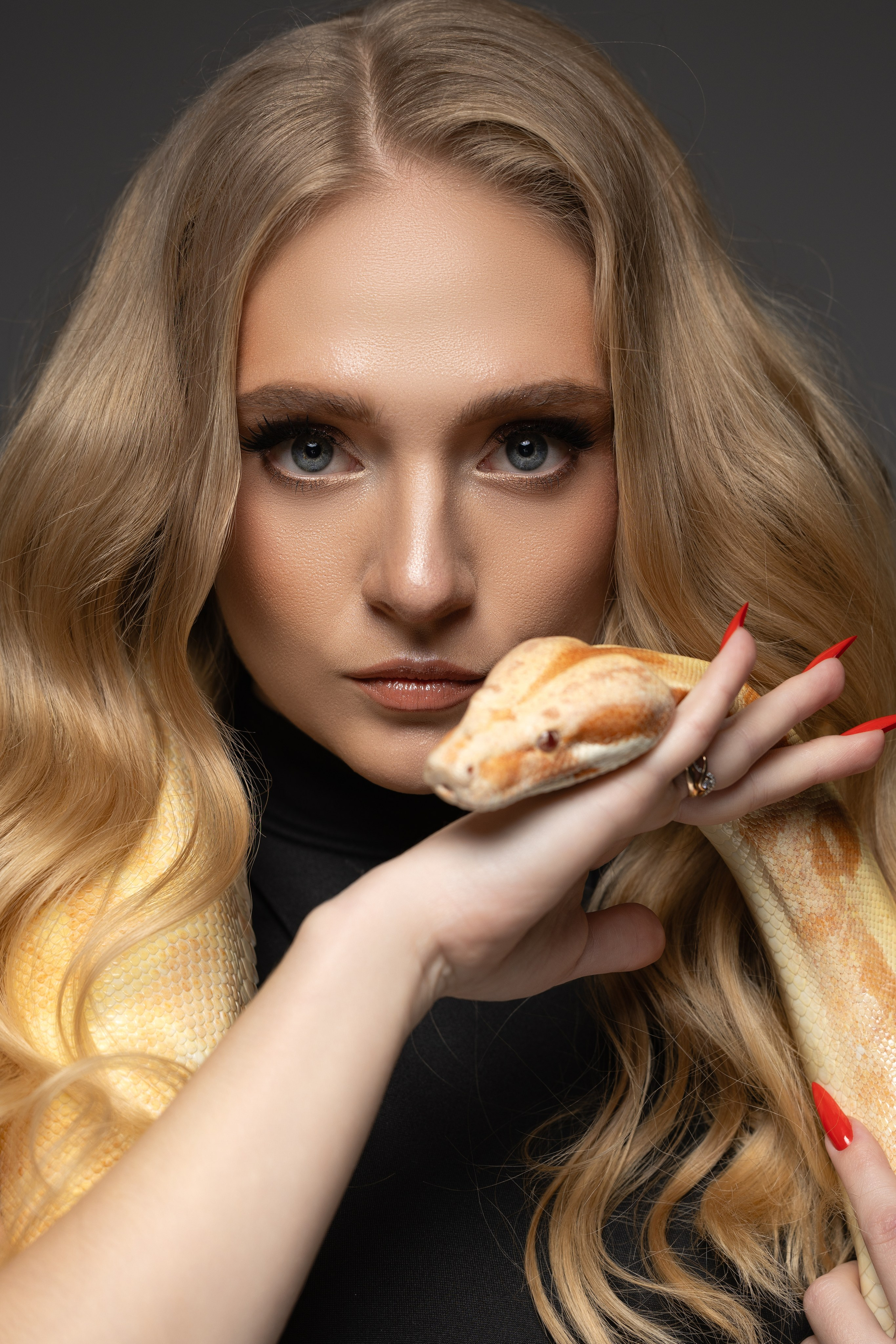 Женский портрет в студии. Фотограф Минск