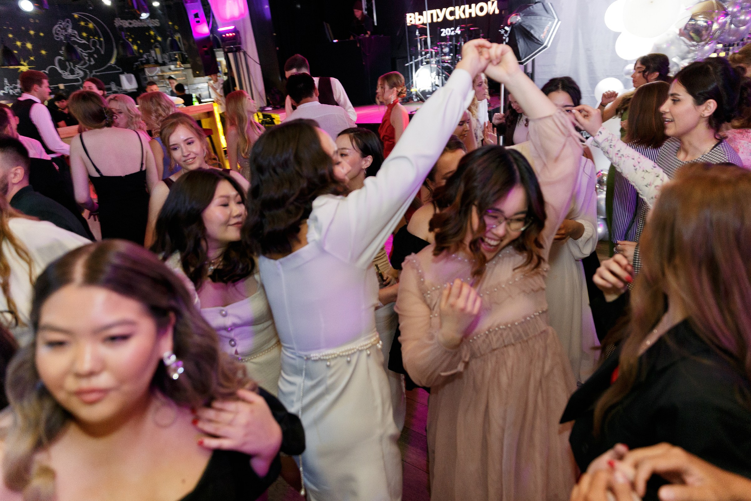 Выпуск ИГМУ'24 (KISS). Свадебный фотограф Иркутск, репортажный фотограф Иркутск