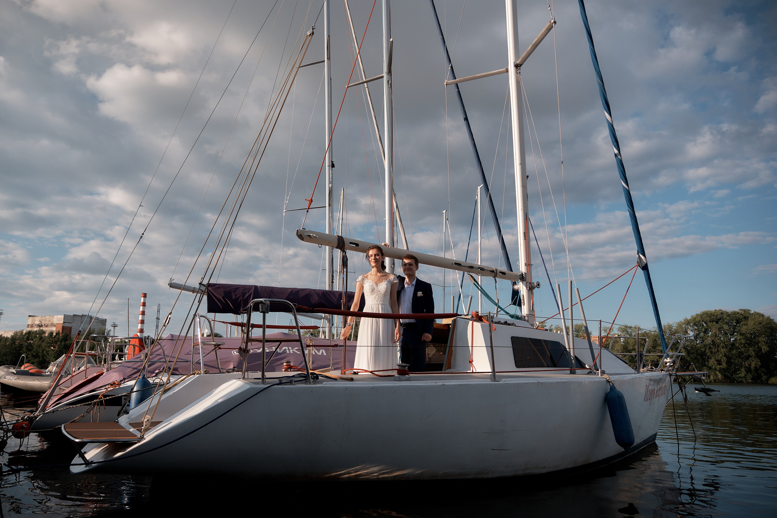 Яхта парус. Свадьба. Свадебный и портретный фотограф в Екатеринбурге Александр Блюденов