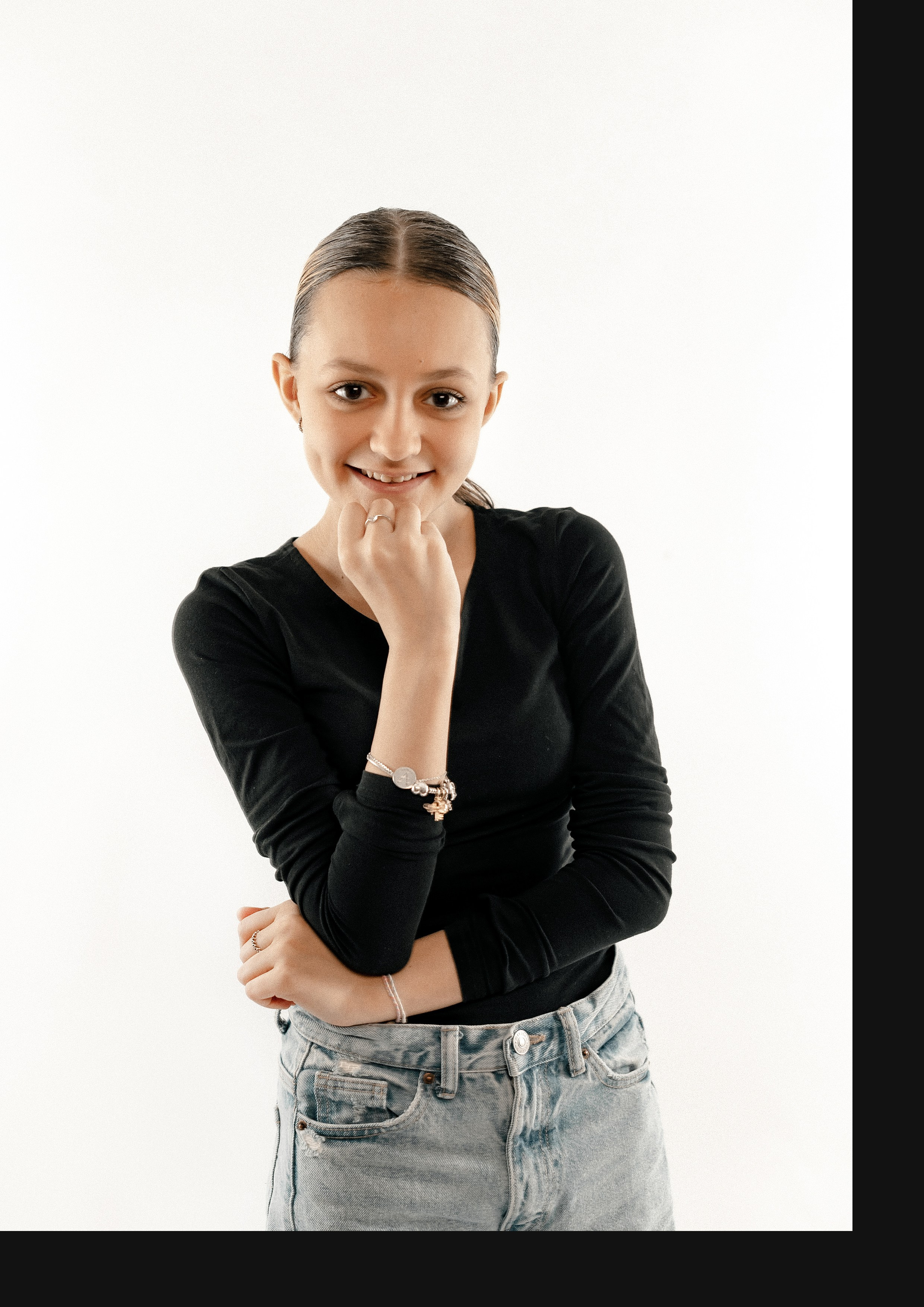 Белый фон. София. Фотограф Котова Валентина