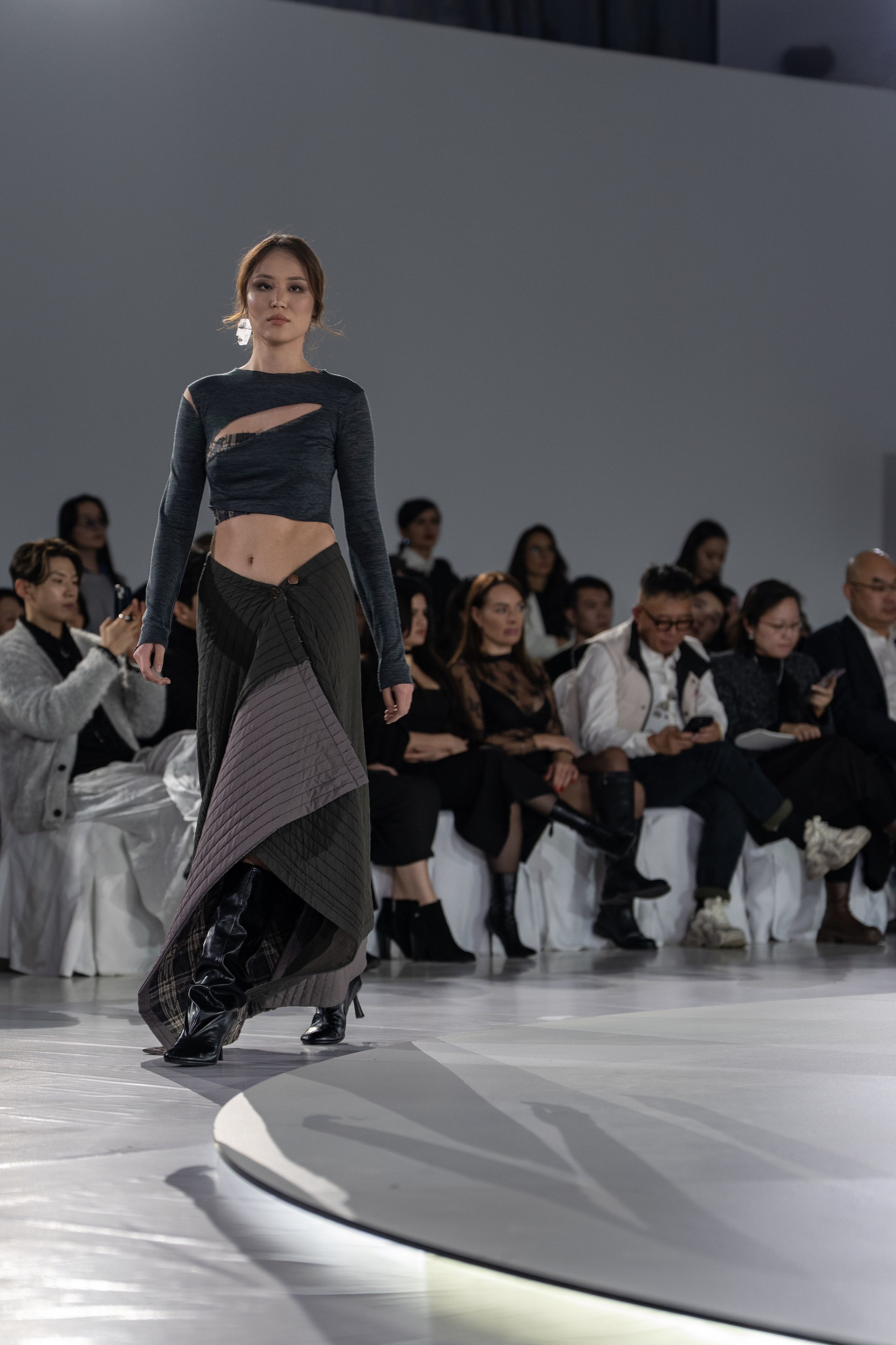 Design August. Сайт Алматинского НЮ АРТ, будуар и фэшн фотографа Дениса Карпенко