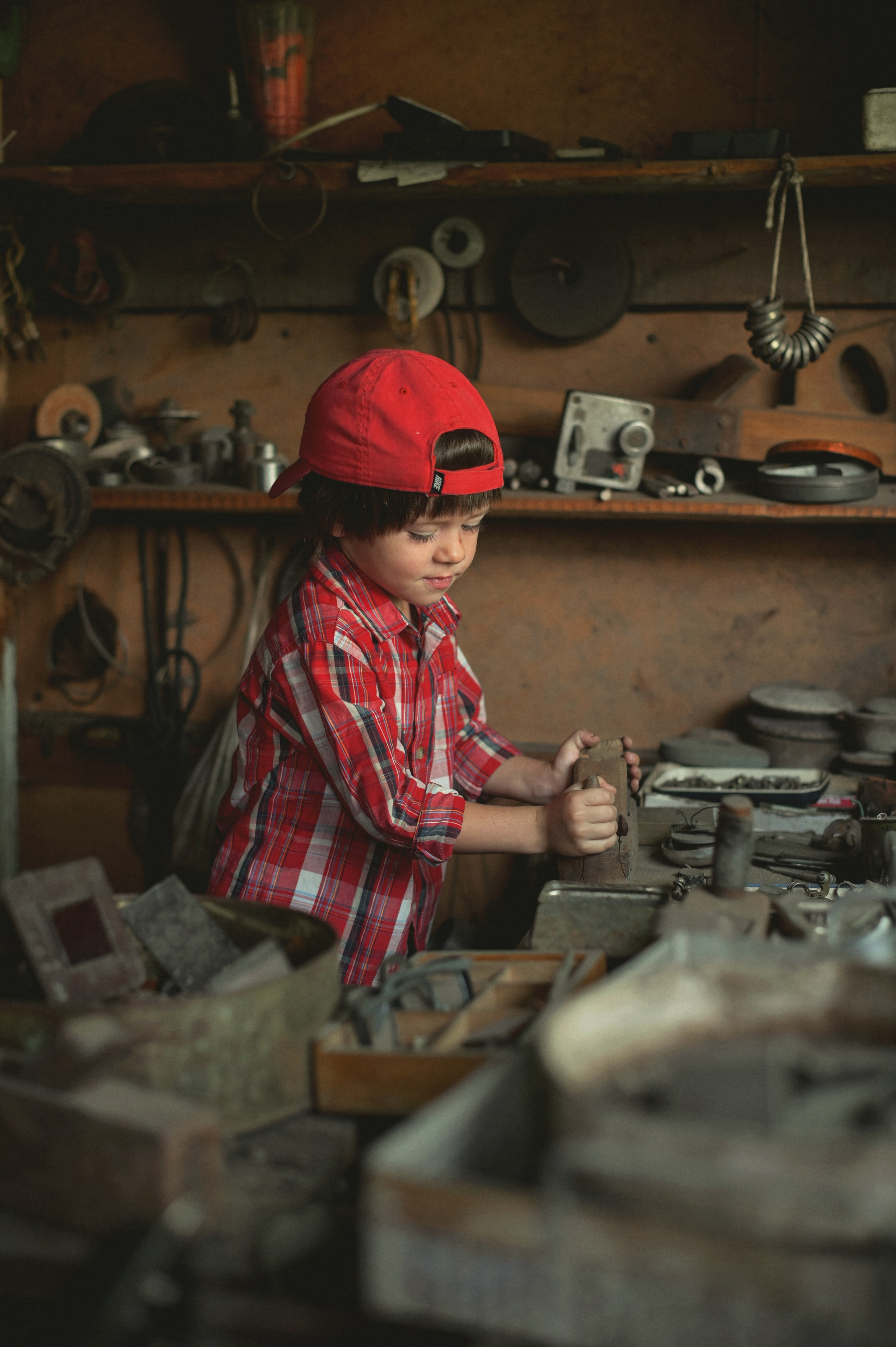 В дедушкиной мастерской. Фотограф Альбина Вакунова