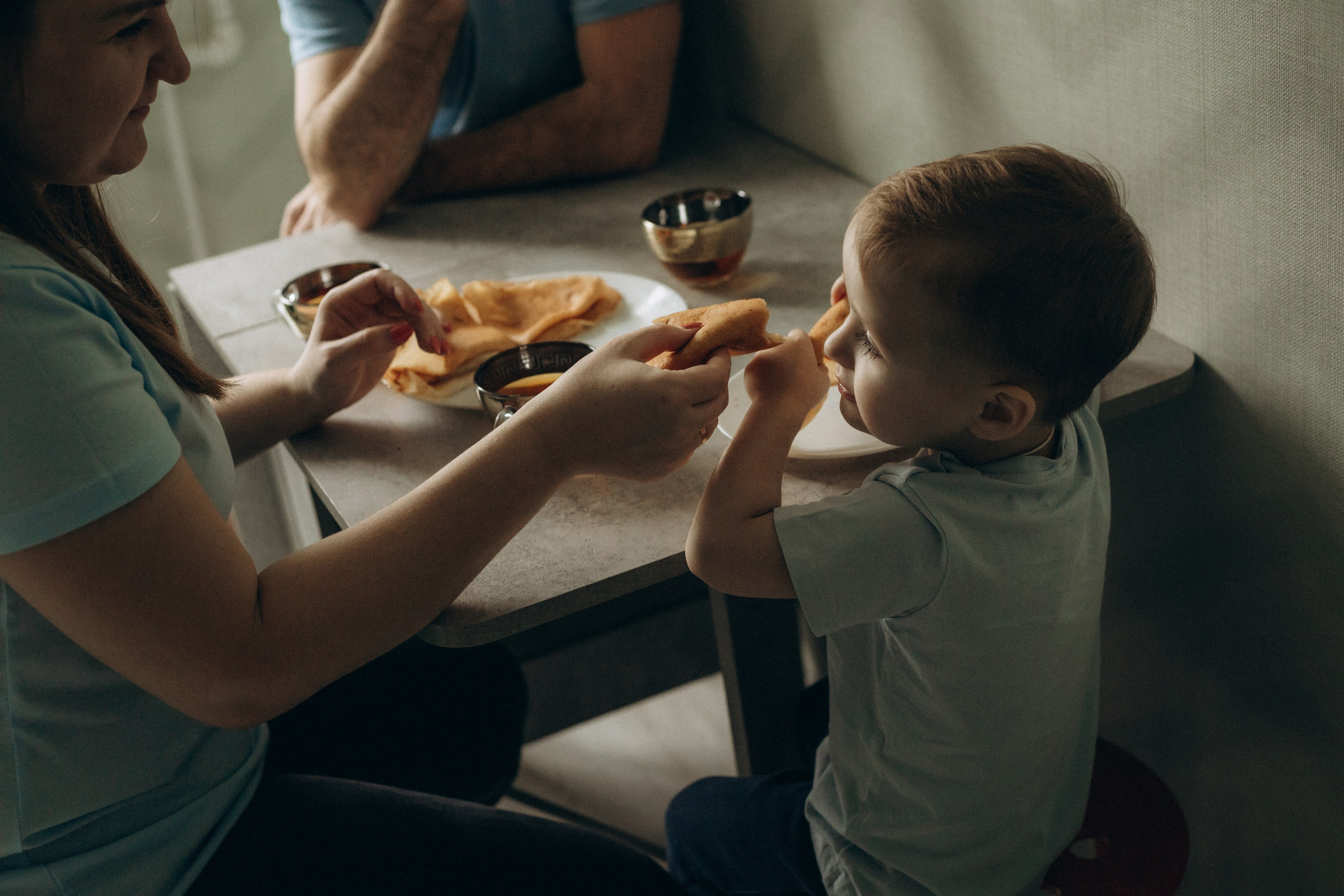 Домашняя съемка с блинами. Семейный фотограф в Ростове-на-Дону Безкишкина Татьяна