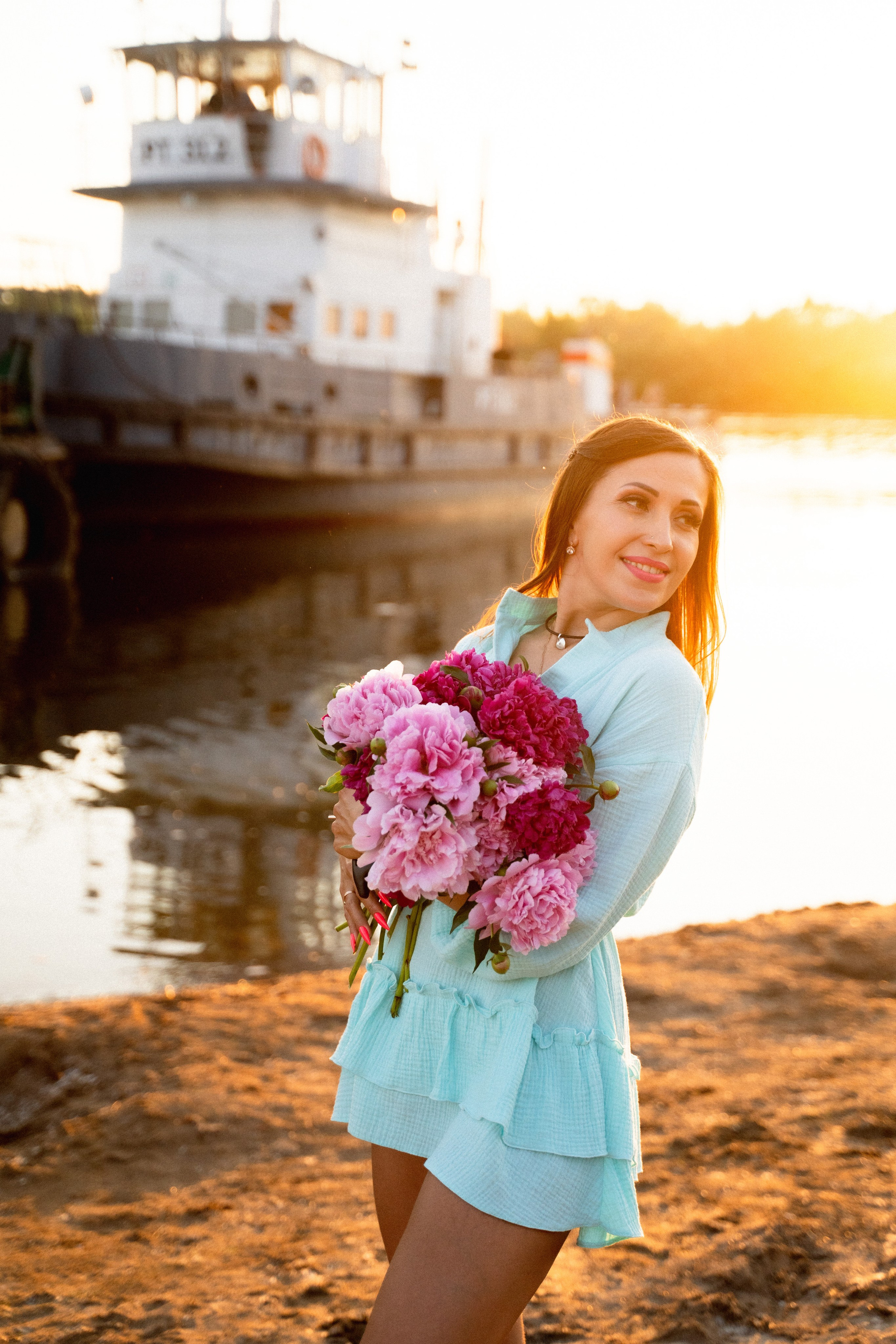 Девушки на берегу