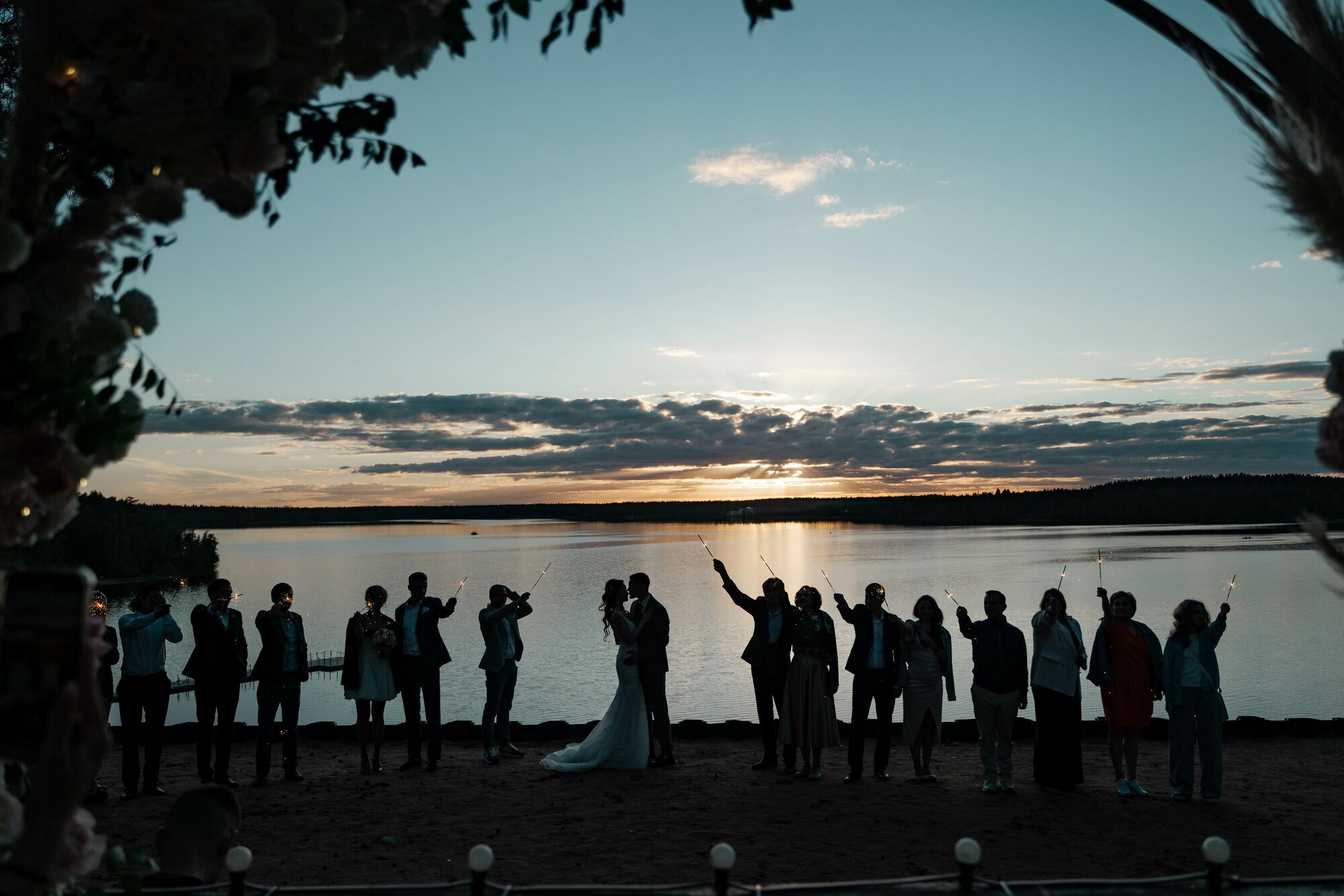 Свадьба в Лесной Рапсодии на берегу озера. Свадебный фотограф в Санкт-Петербурге и Москве Андрей Нестеров