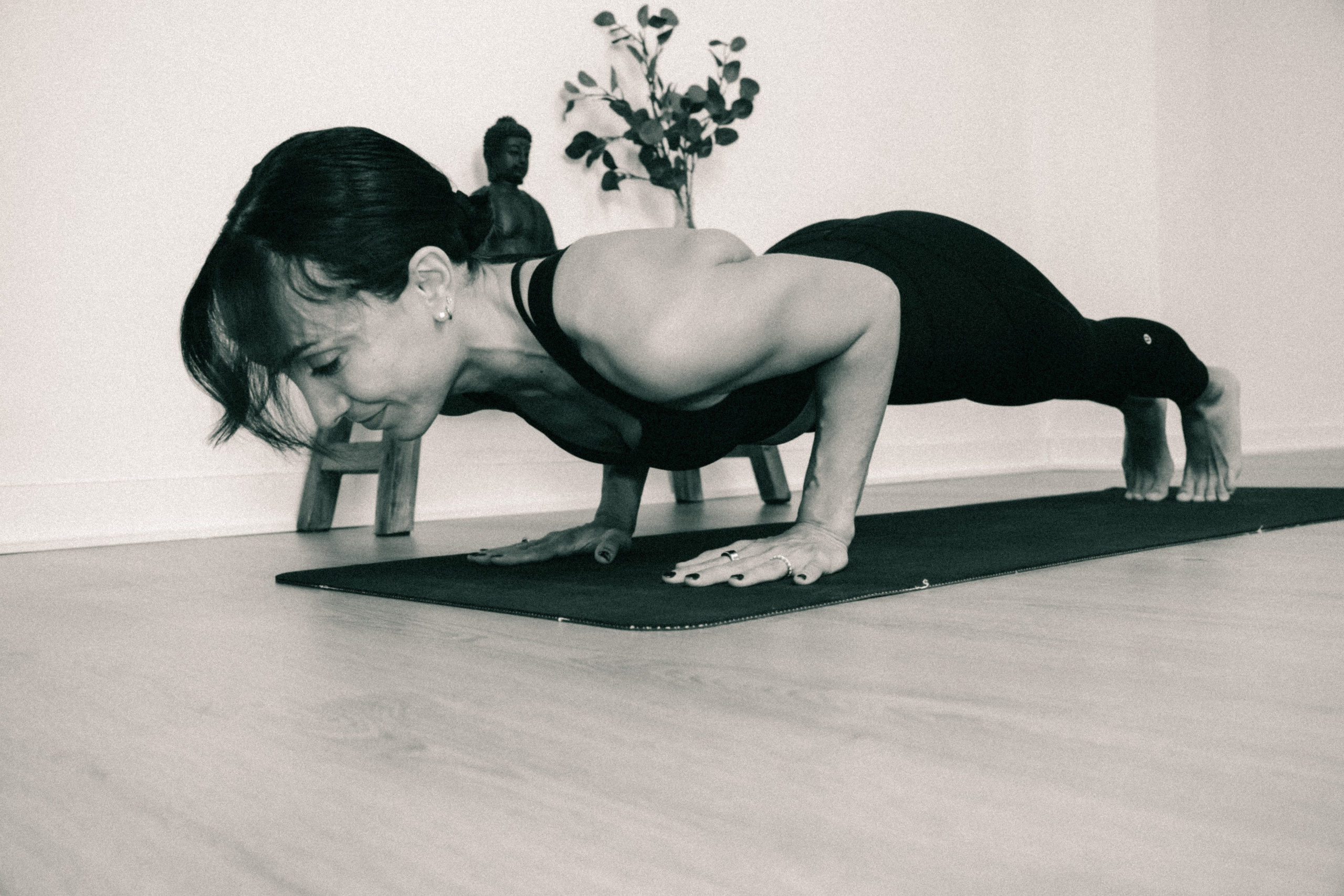 Yoga with Sophie. Elena Harlaut Photographer