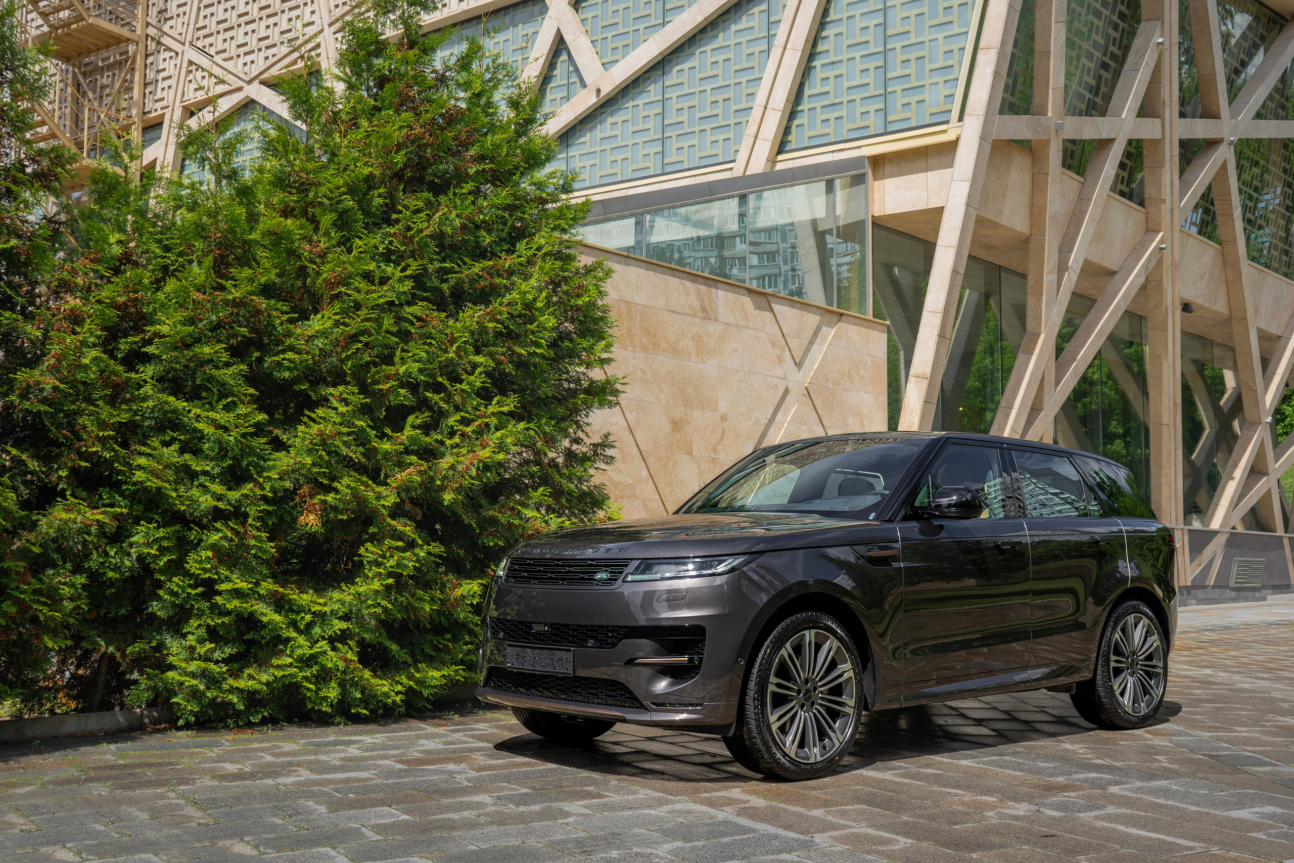 Range Rover Sport 2026. Автомобильный фотограф Ногинск Денис Городок