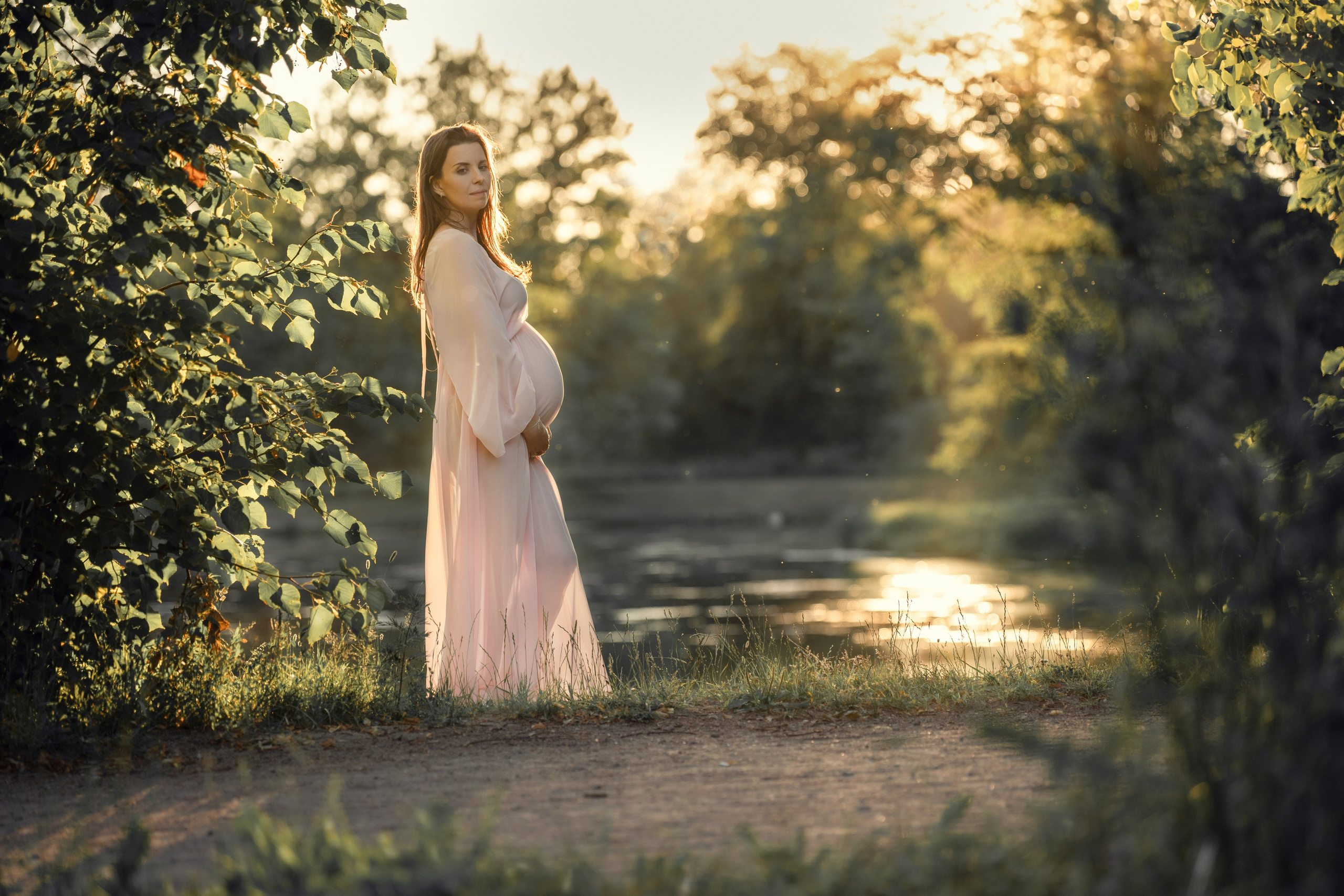 Фотосессия беременности у старинного особняка