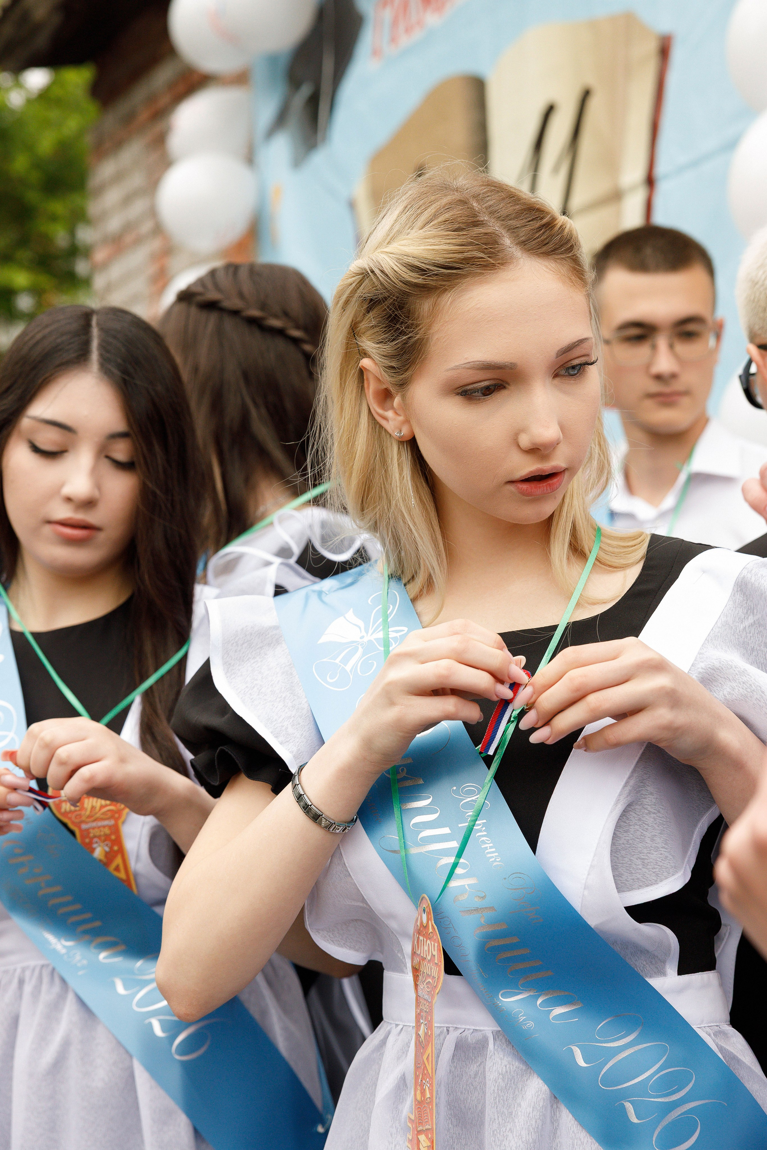 Последний звонок Гимназия Артем. Photoalbum-vl.ru