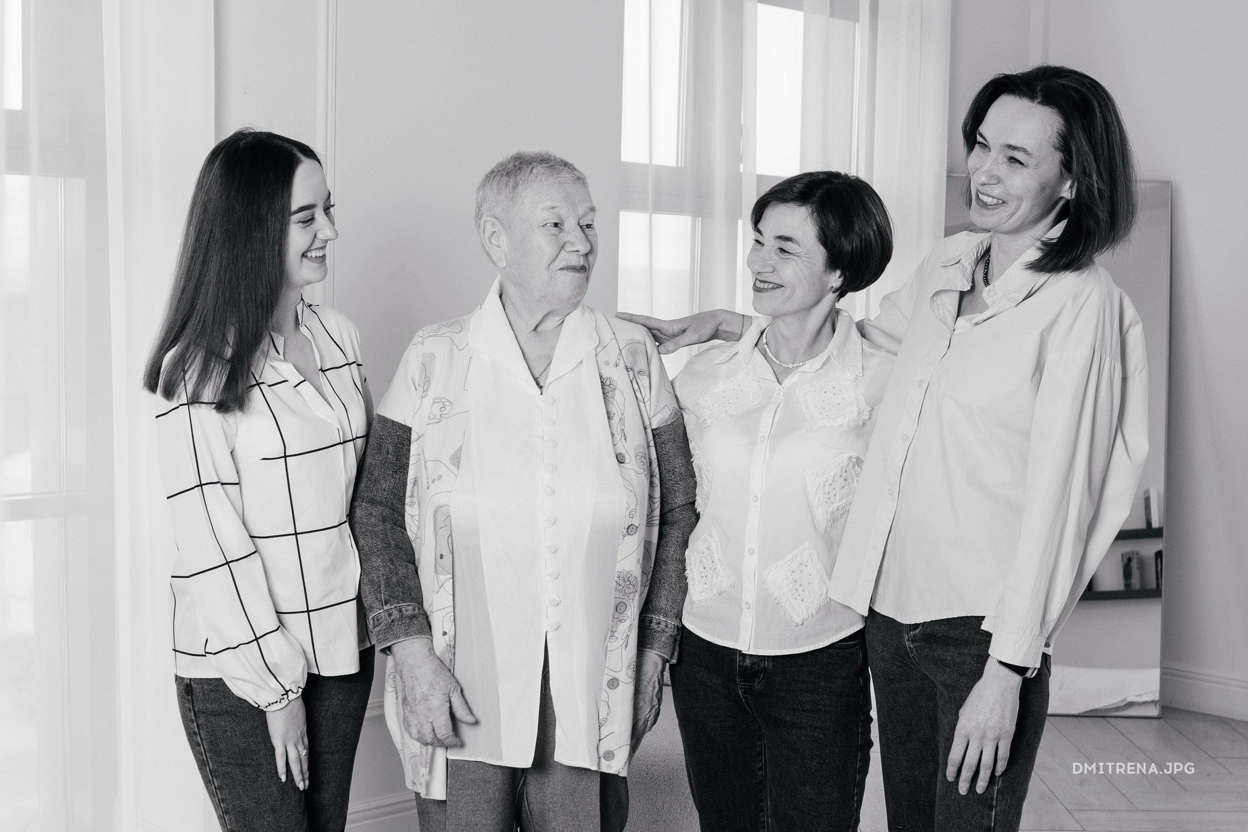 4 женщины. 3 поколения. Фотограф Елена Балакина (Челябинск)