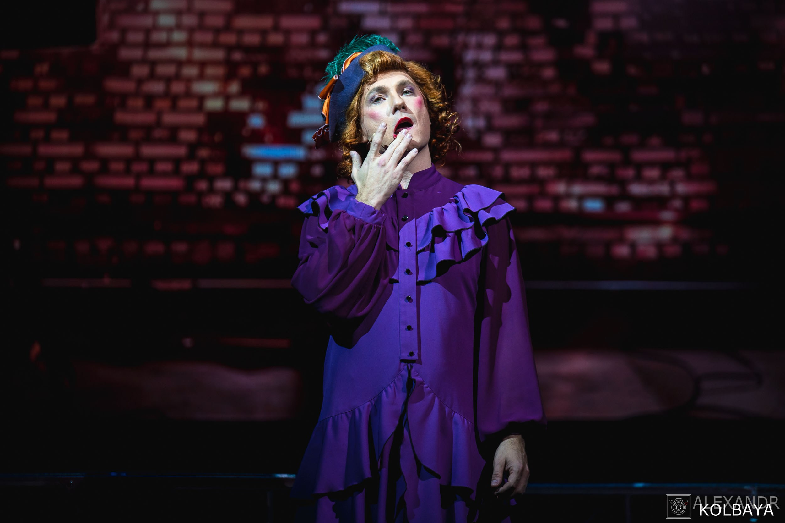 Фотографии со спектакля «Привет, я тетя Чарли». Концертный и театральный репортажный фотограф в Москве Александр Колбая