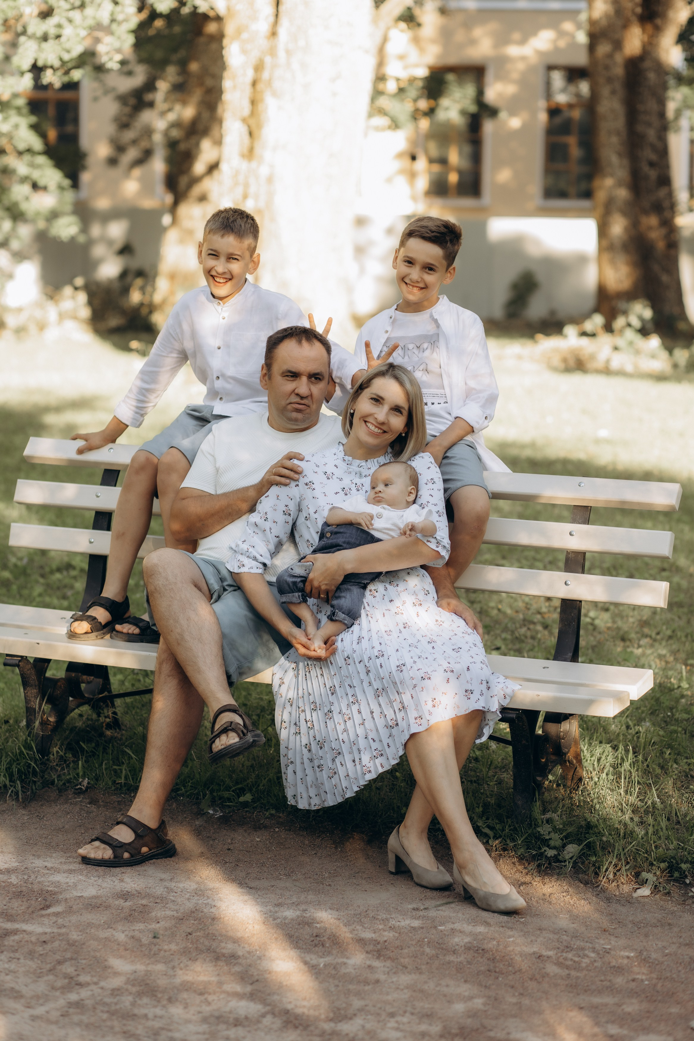 Большая семья в парке. Свадебный и семейный ньюборн newborn фотограф, фотограф новорождённых в Санкт-Петербурге, Пушкине, Павловске. Павлова Анастасия