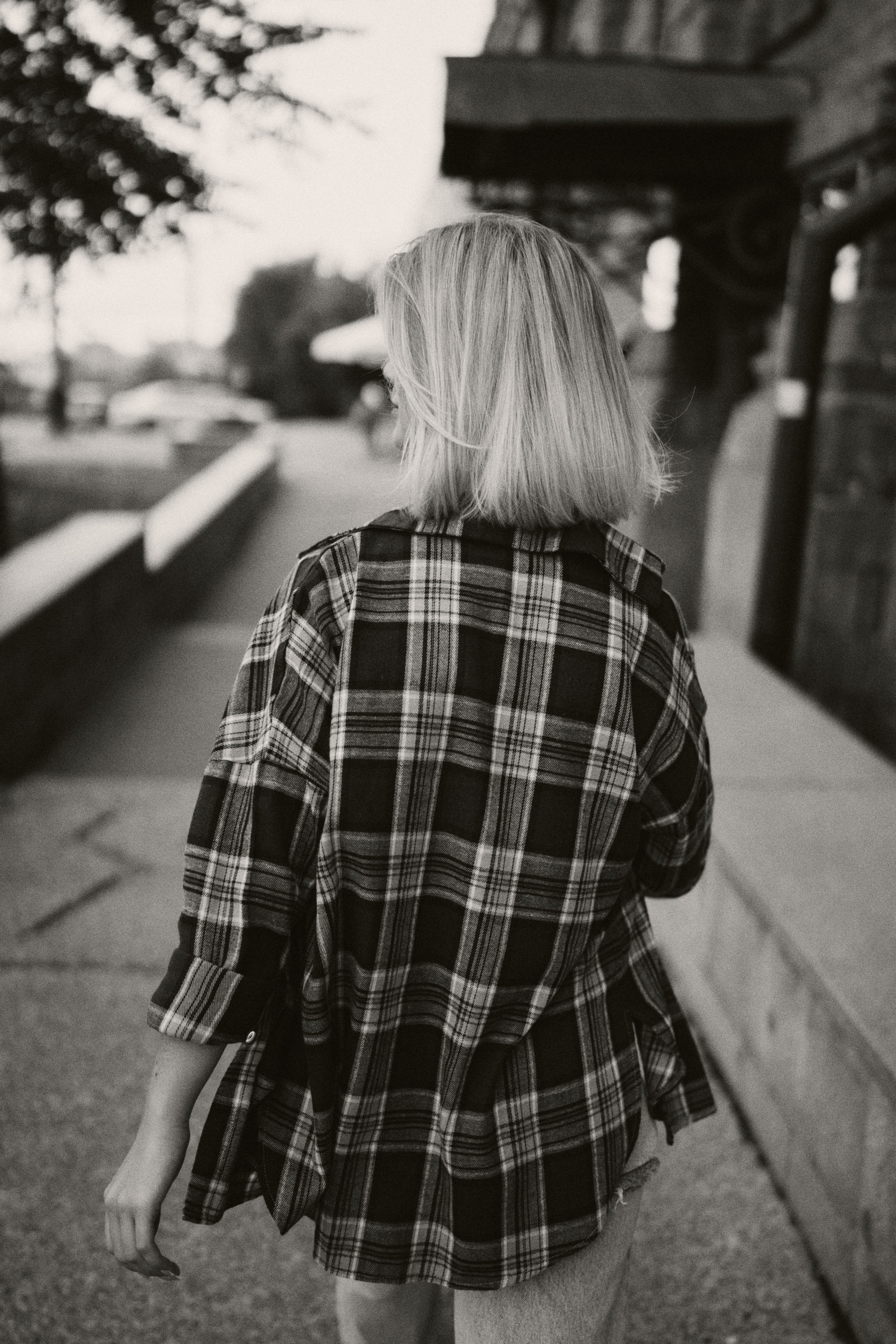 Женский портрет в городе — стиль и динамика уличной съёмки. Фотограф в Хабаровске Дмитрий Лемешков