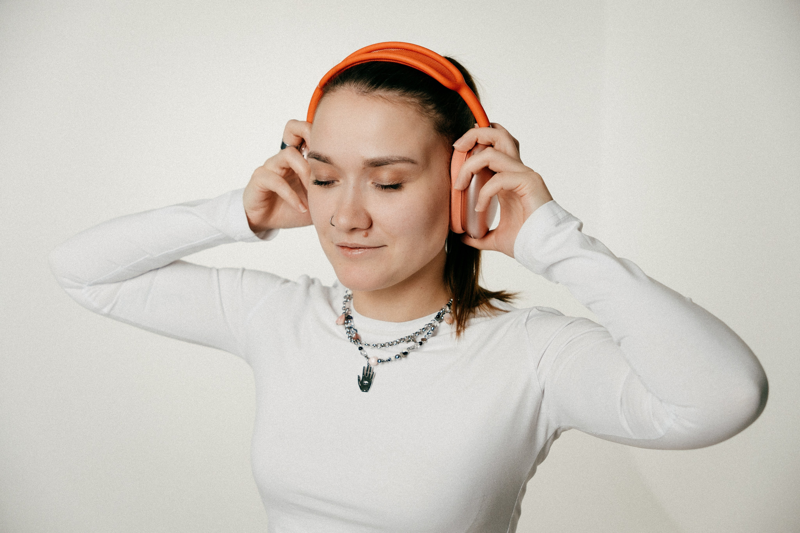 Женский портрет в студии — естественный и искусственный свет. Фотограф в Хабаровске Дмитрий Лемешков