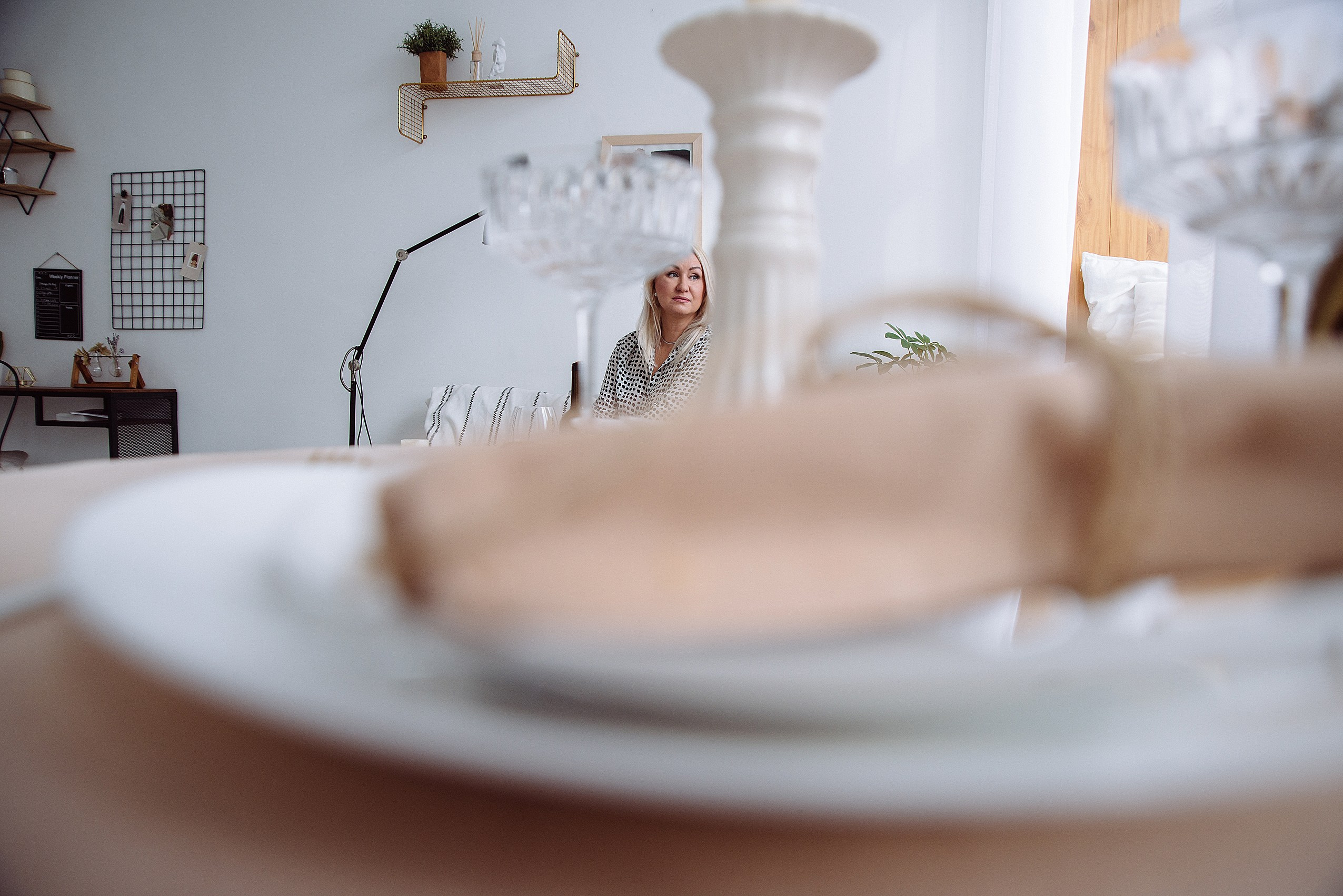 Контент фотографии для инстаграм мастера по шугарингу в студии. Контент фотограф Дарья Едапина Новосибирск. Фотограф Дарья Едапина Новосибирск