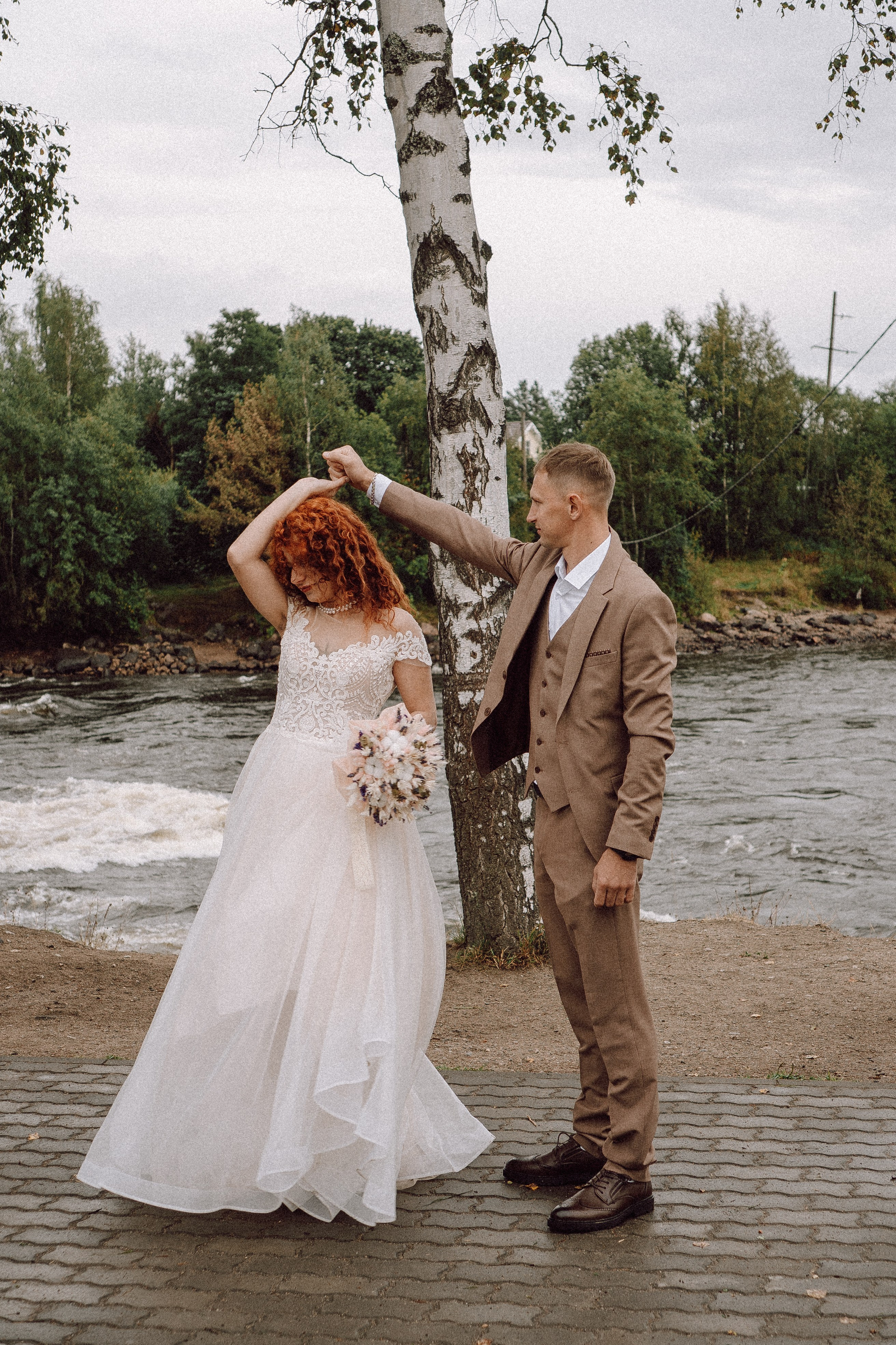 СВАДЕБНАЯ ФОТОСЕССИИЯ ПАРЫ В ГОРОДЕ ПРИОЗЕРСК В СОСНОВОМ ЛЕСУ И С ПИКАПОМ. Профессиональный фотограф, Санкт-Петербург — Виктория Богомолова