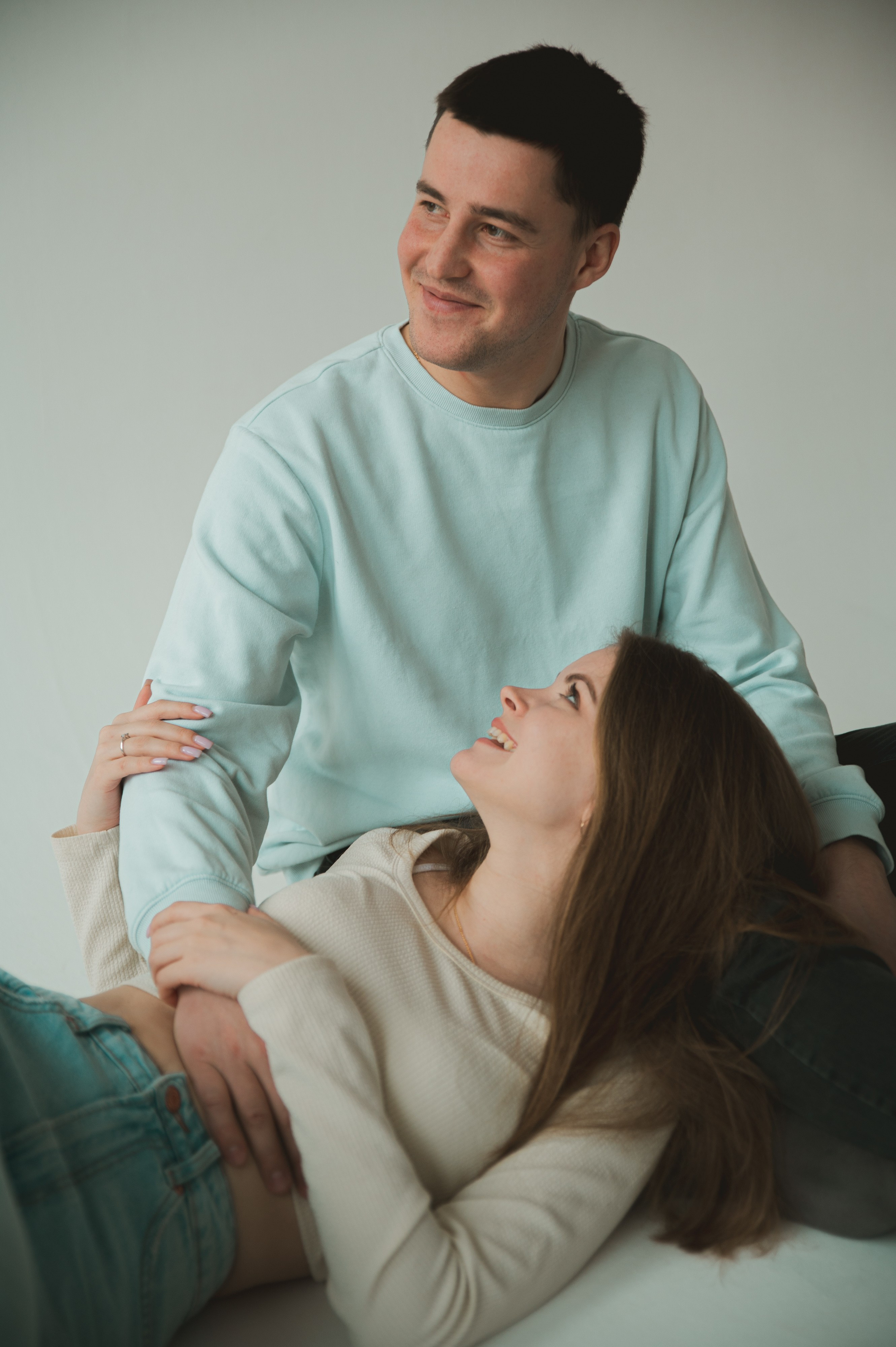 Предсвадебная лавстори в студии в Москве. Свадебный и портретный фотограф в Москве Жердев Даниил