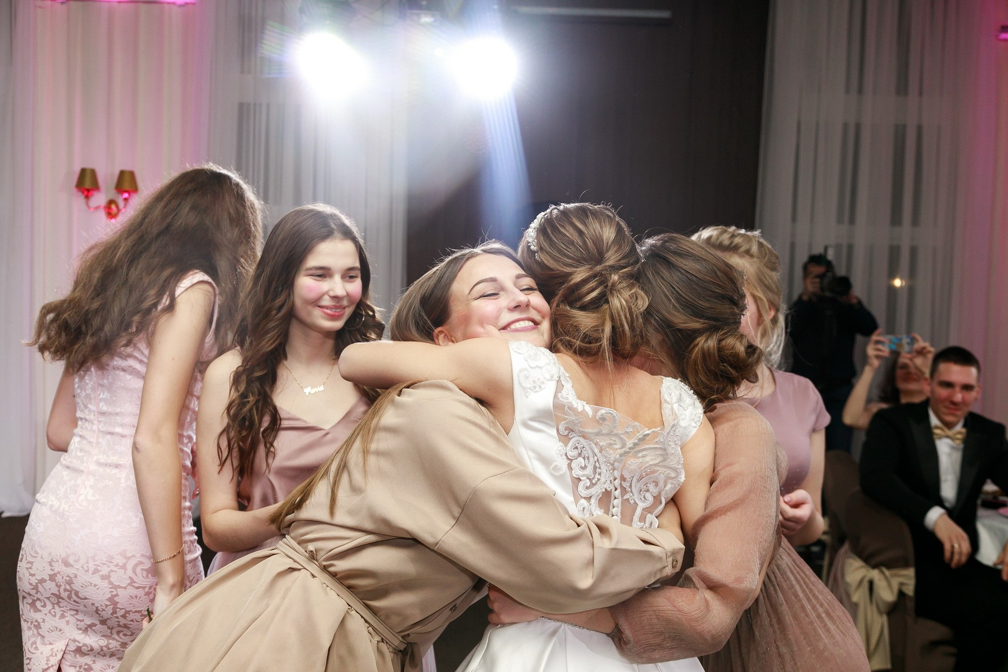 Свадьба с огоньком. Фотограф крещение венчание в Петербурге! Помогает подобрать храм и посоветовал душевного батюшку в СПб