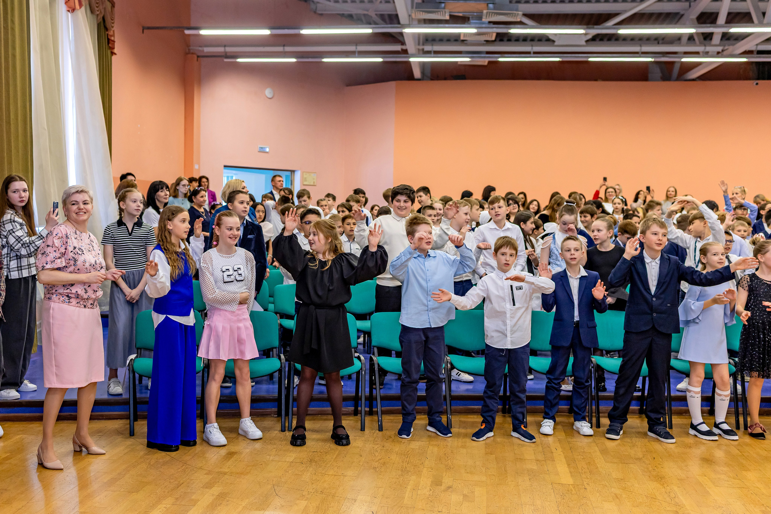 Выпускной праздник в начальной школе. Фотограф и видеограф Москва. Свадебный фотограф, видеограф. Выпускные альбомы. Оживающие альбомы