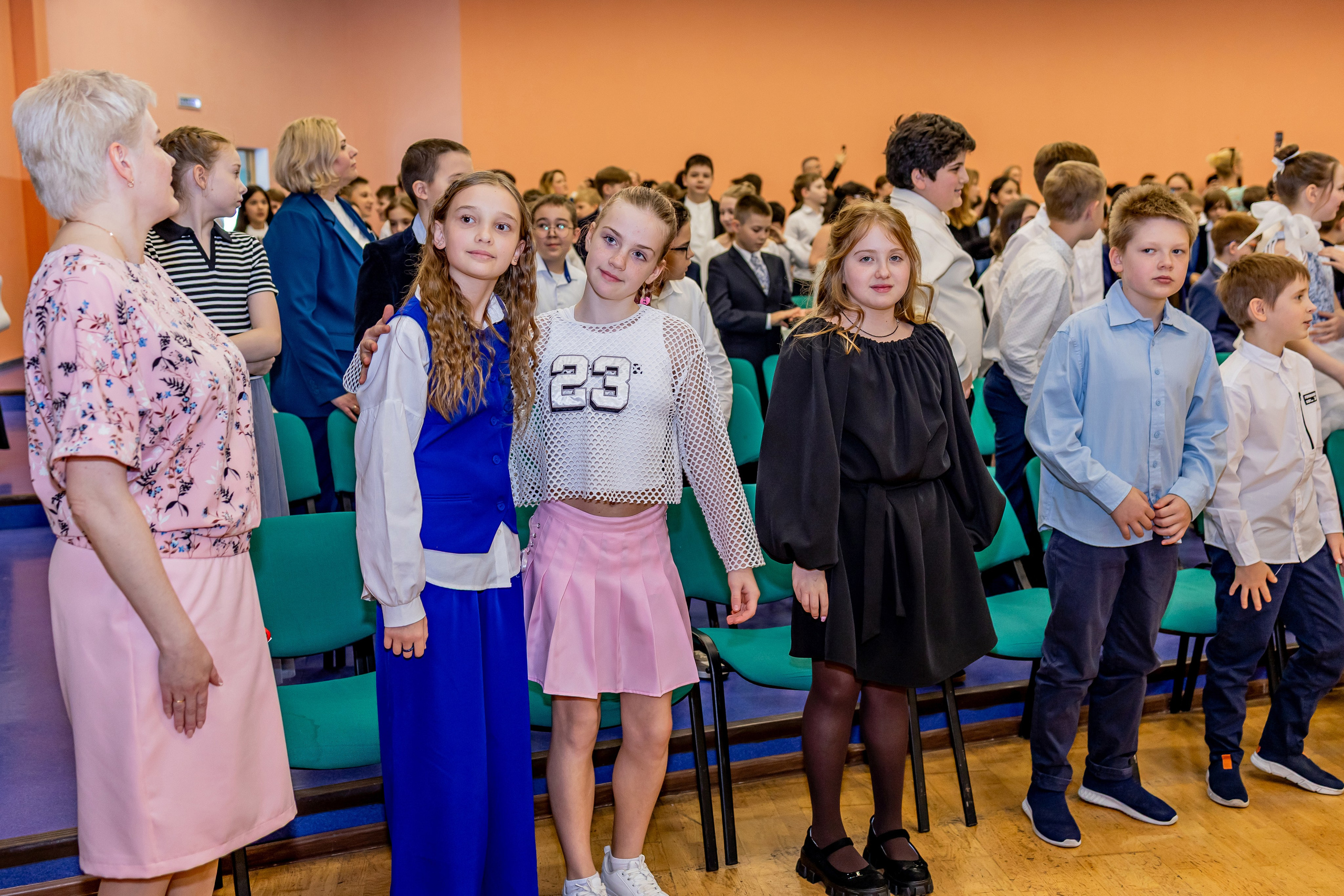 Выпускной праздник в начальной школе. Фотограф и видеограф Москва. Свадебный фотограф, видеограф. Выпускные альбомы. Оживающие альбомы