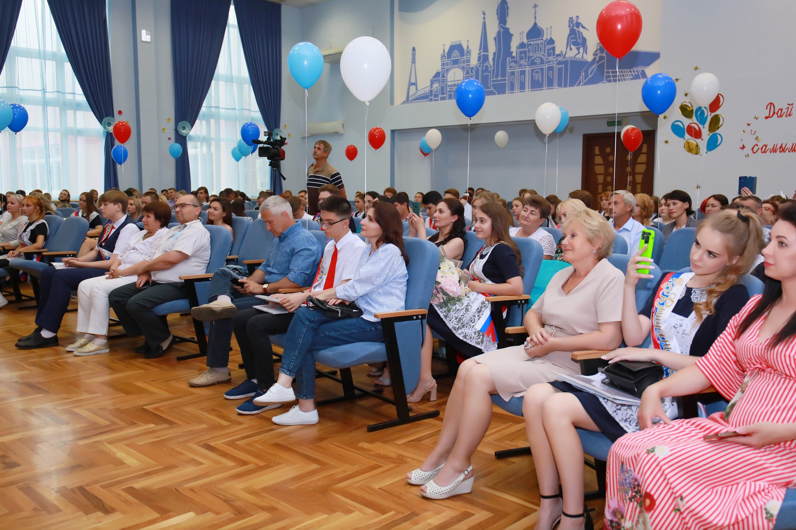 Вручение аттестатов (СОШ 101). Детский семейный фотограф Краснодар