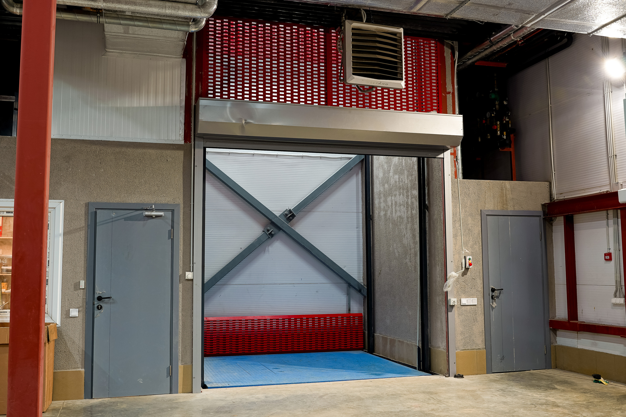 Фотосессия на производстве электрических шкафов