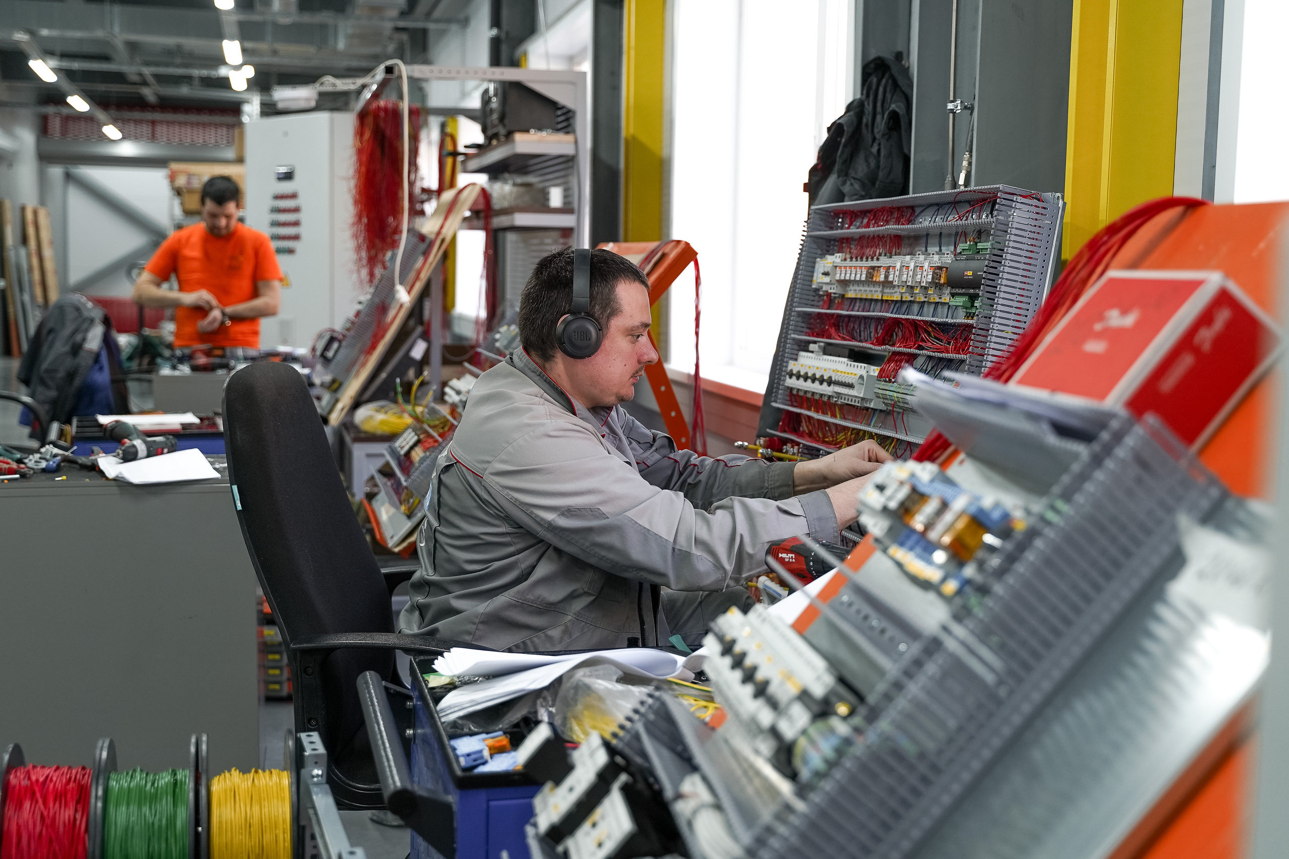 Фотосессия на производстве электрических шкафов