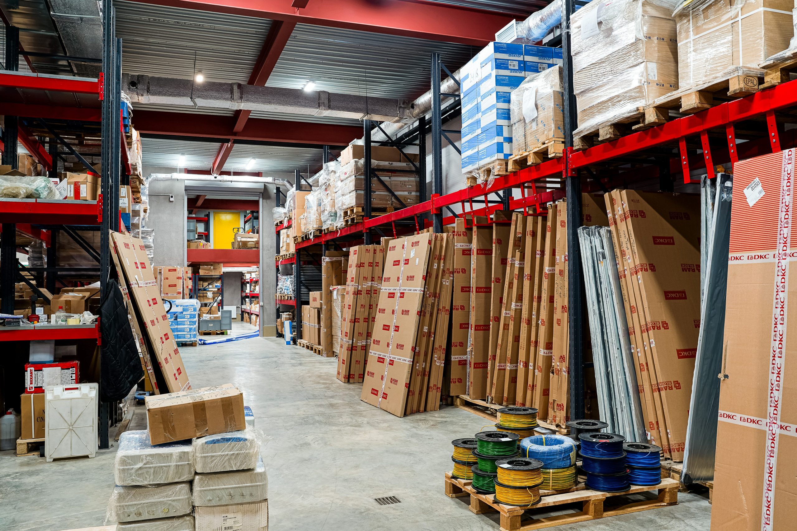 Фотосессия на производстве электрических шкафов