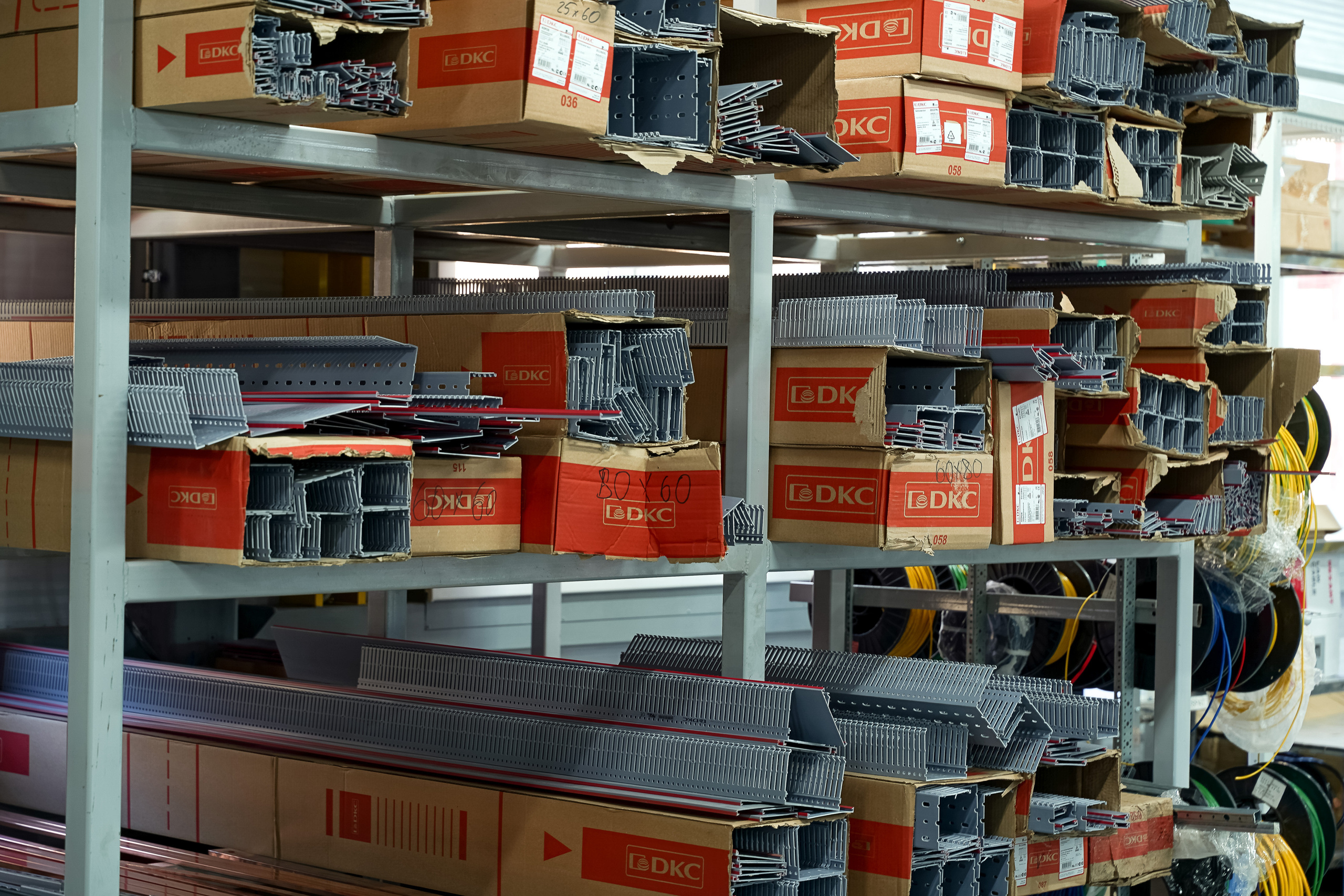 Фотосессия на производстве электрических шкафов