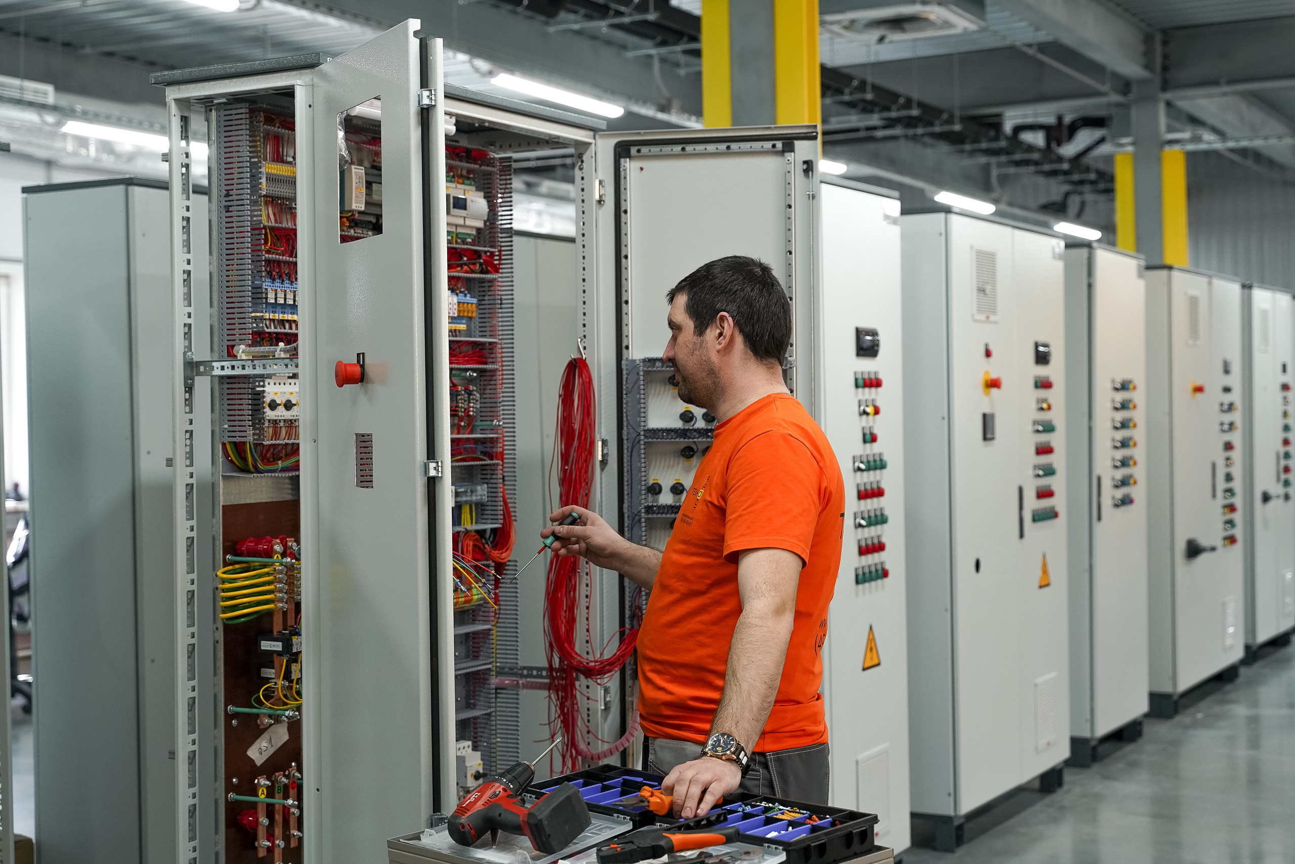 Фотосессия на производстве электрических шкафов