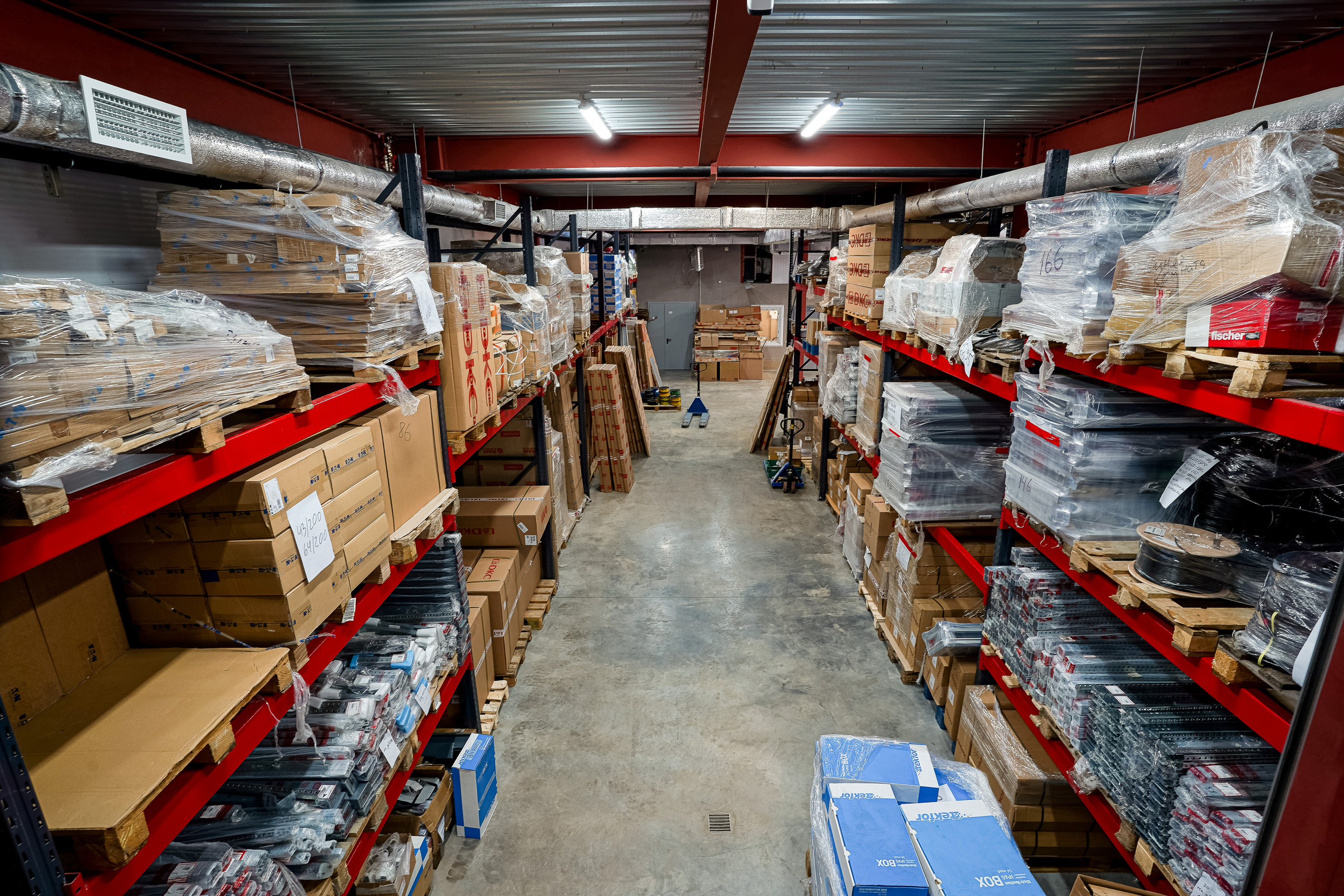 Фотосессия на производстве электрических шкафов